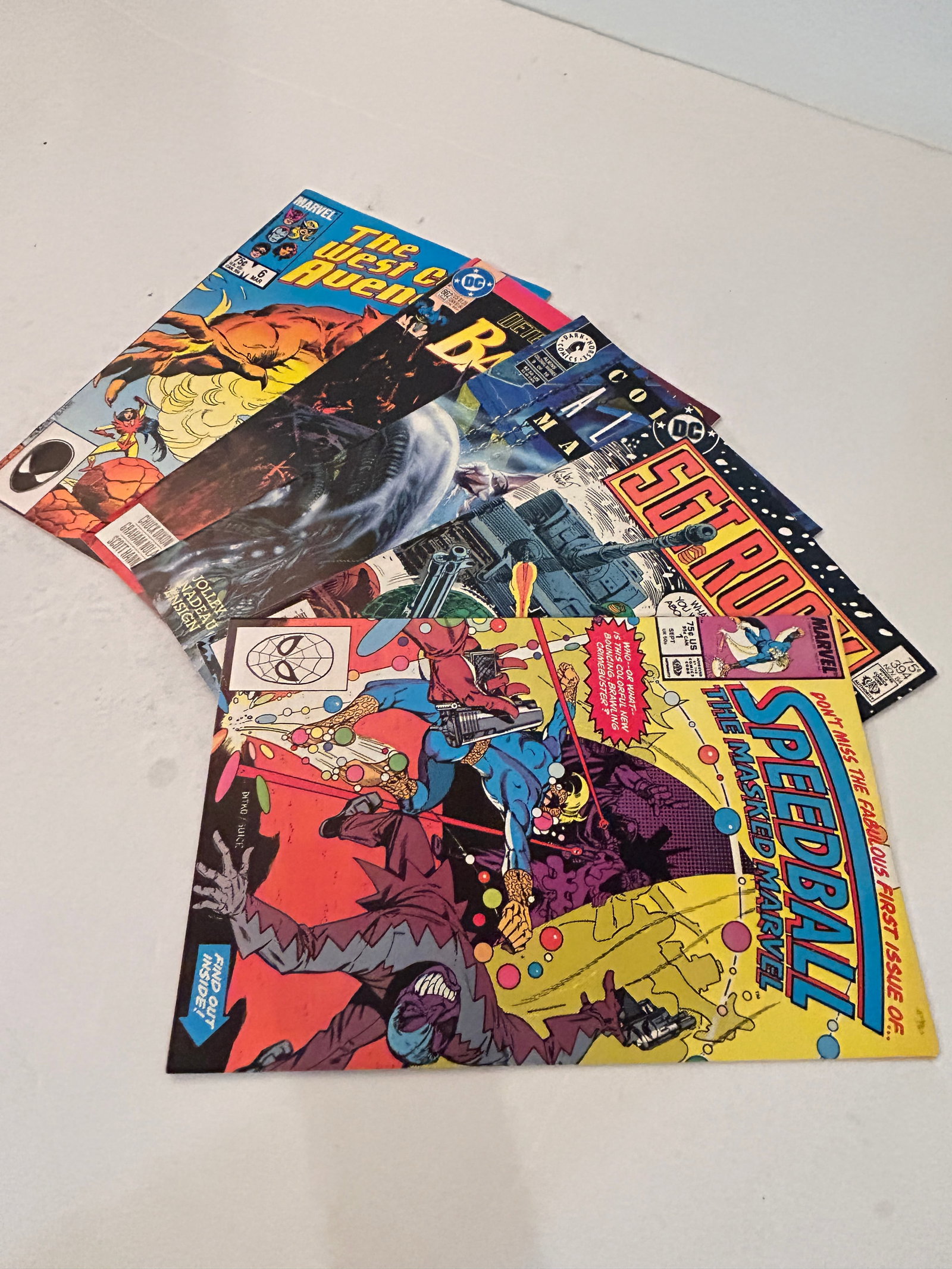 Vintage Lot of 5 Comic Books: Vintage Lot of 5 Comic Books Please view all photos as they are part of the description and condition of this Item, Feel free to contact me with questions or picture requests! Used Item AS IS