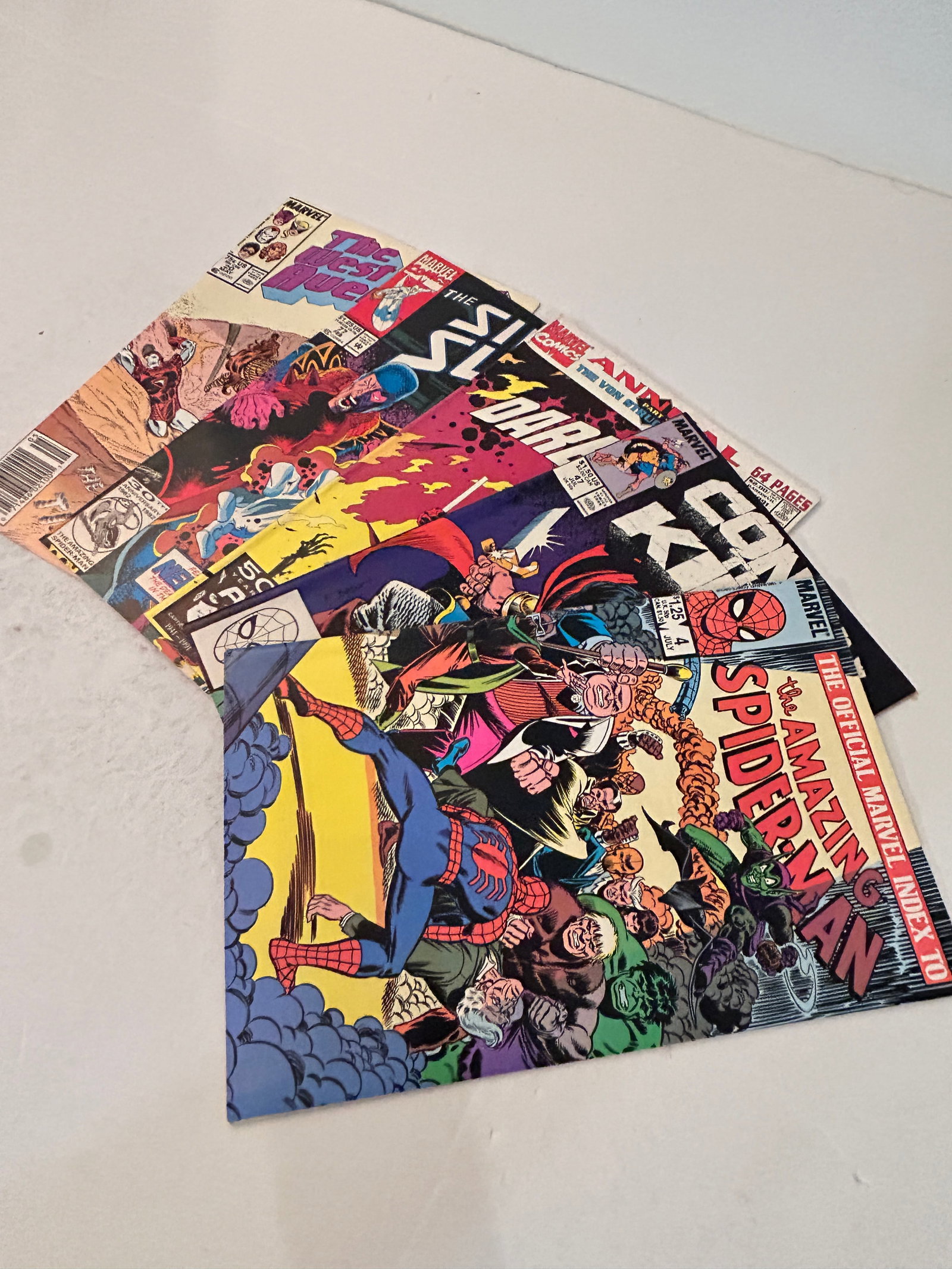 Vintage Lot of 5 Comic Books: Vintage Lot of 5 Comic Books Please view all photos as they are part of the description and condition of this Item, Feel free to contact me with questions or picture requests! Used Item AS IS