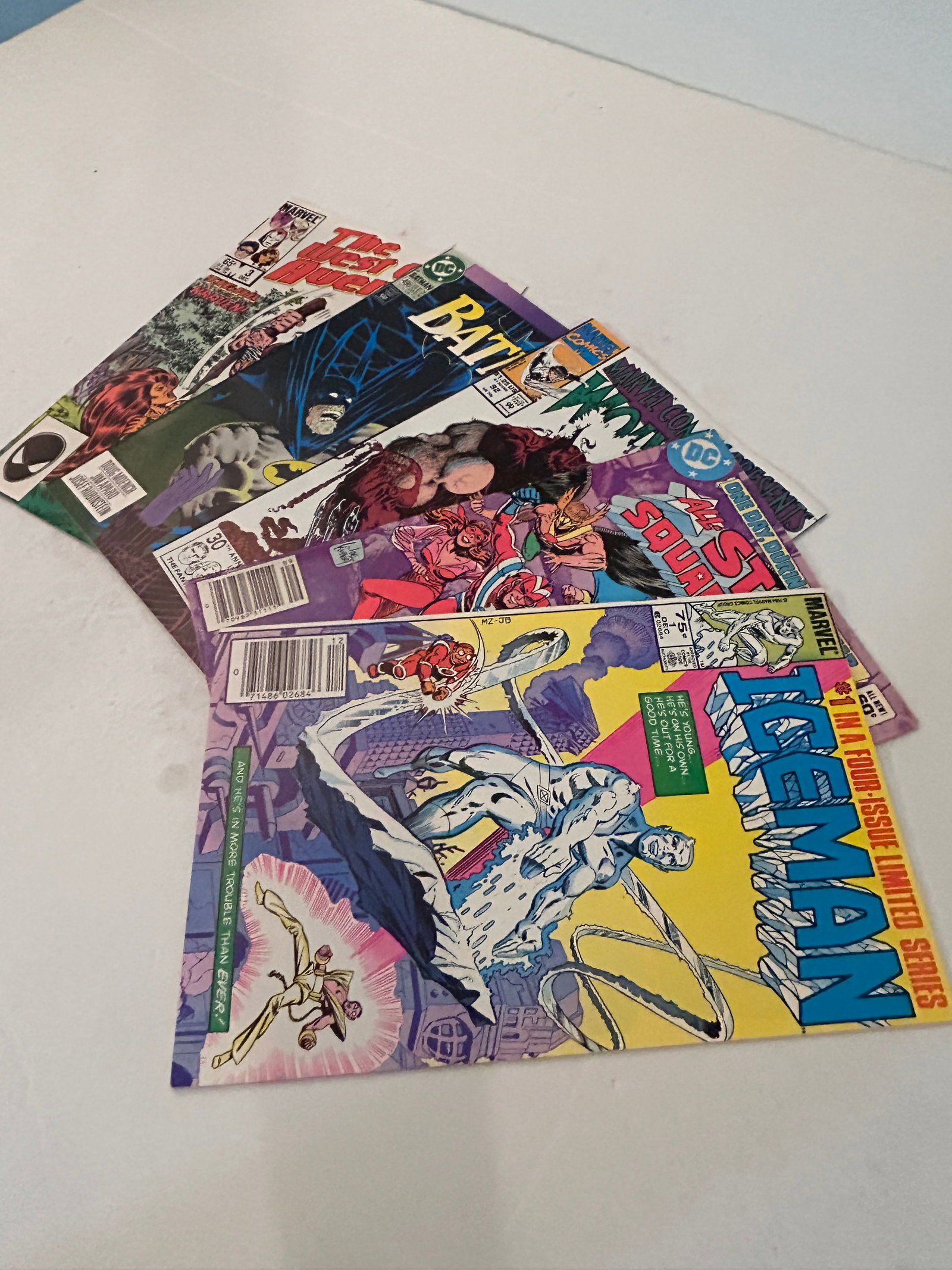 Vintage Lot of 5 Comic Books: Vintage Lot of 5 Comic Books Please view all photos as they are part of the description and condition of this Item, Feel free to contact me with questions or picture requests! Used Item AS IS