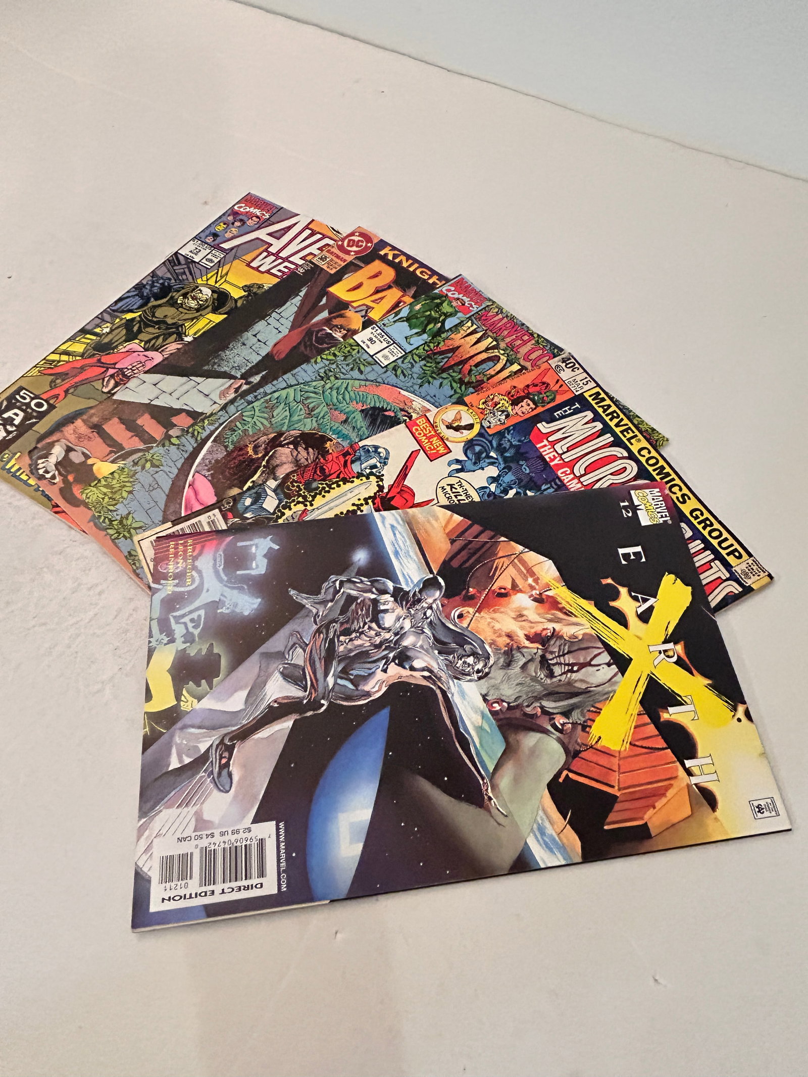 Vintage Lot of 5 Comic Books: Vintage Lot of 5 Comic Books Please view all photos as they are part of the description and condition of this Item, Feel free to contact me with questions or picture requests! Used Item AS IS