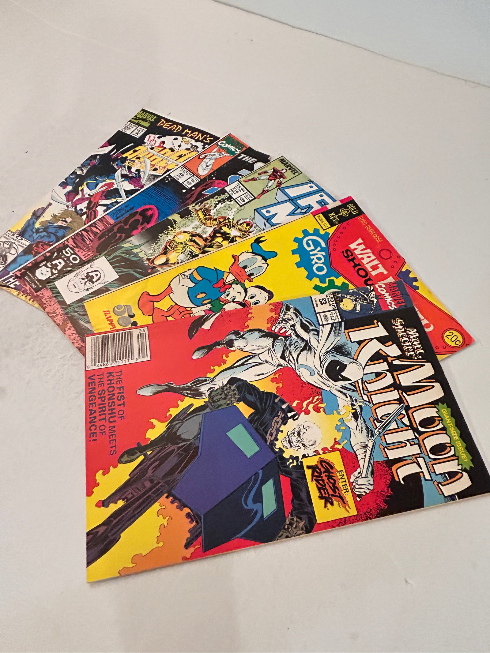 Vintage Lot of 5 Comic Books: Vintage Lot of 5 Comic Books Please view all photos as they are part of the description and condition of this Item, Feel free to contact me with questions or picture requests! Used Item AS IS