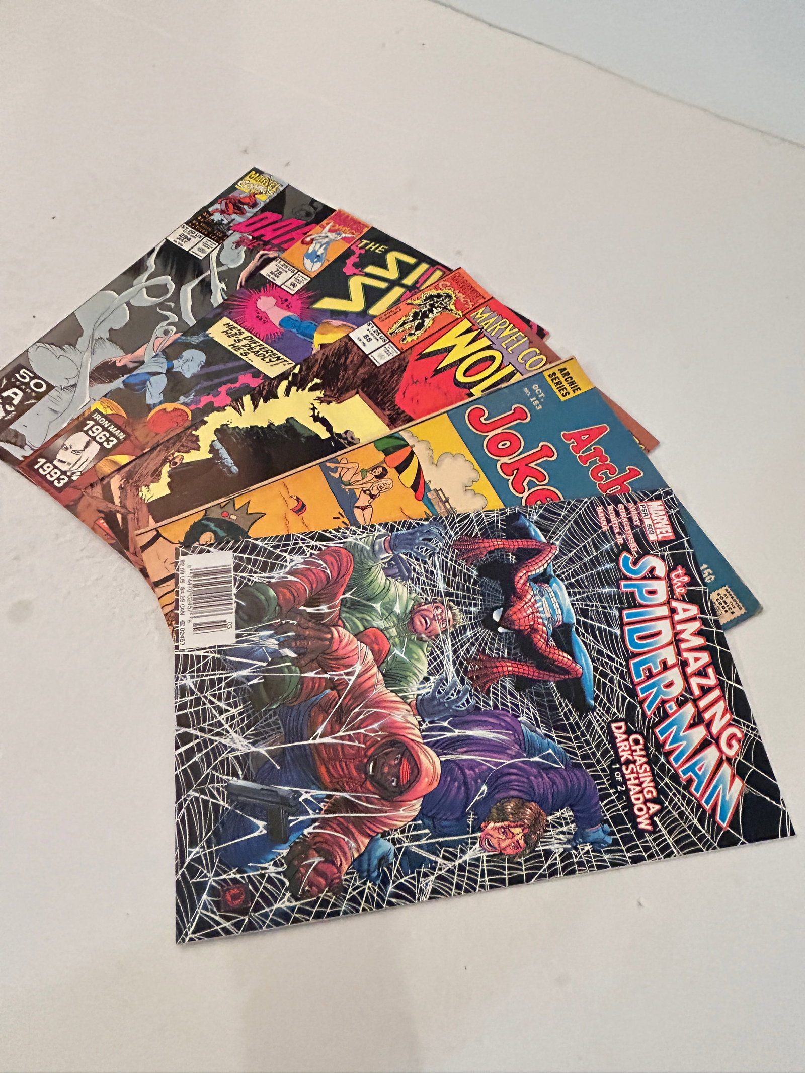 Vintage Lot of 5 Comic Books: Vintage Lot of 5 Comic Books Please view all photos as they are part of the description and condition of this Item, Feel free to contact me with questions or picture requests! Used Item AS IS