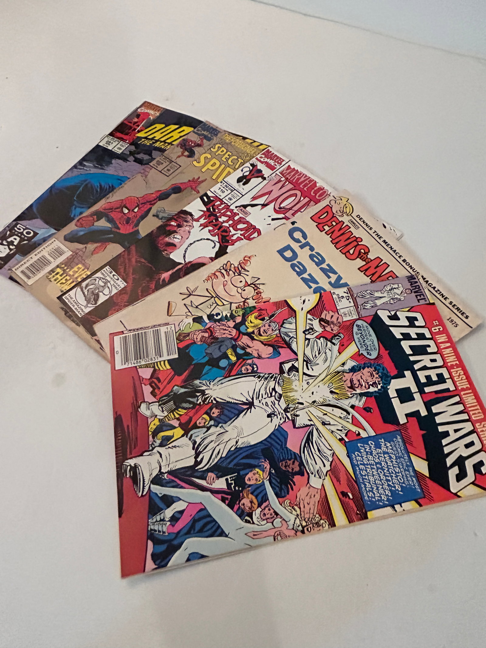 Vintage Lot of 5 Comic Books: Vintage Lot of 5 Comic Books Please view all photos as they are part of the description and condition of this Item, Feel free to contact me with questions or picture requests! Used Item AS IS