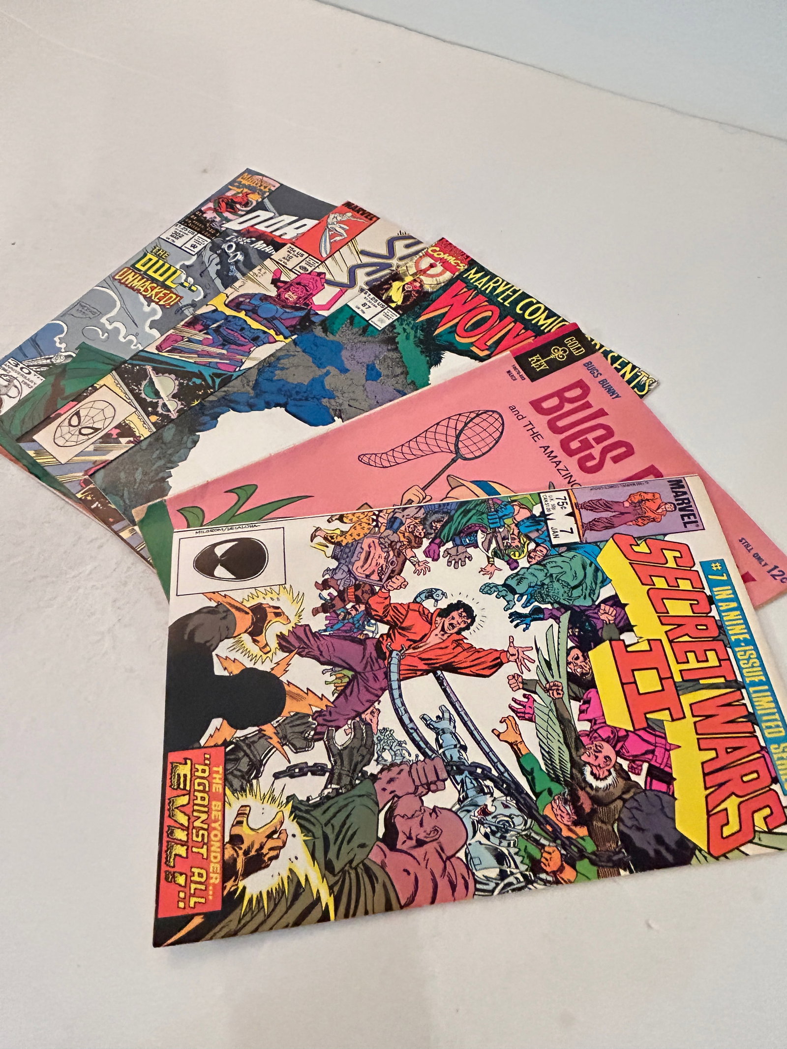 Vintage Lot of 5 Comic Books: Vintage Lot of 5 Comic Books Please view all photos as they are part of the description and condition of this Item, Feel free to contact me with questions or picture requests! Used Item AS IS