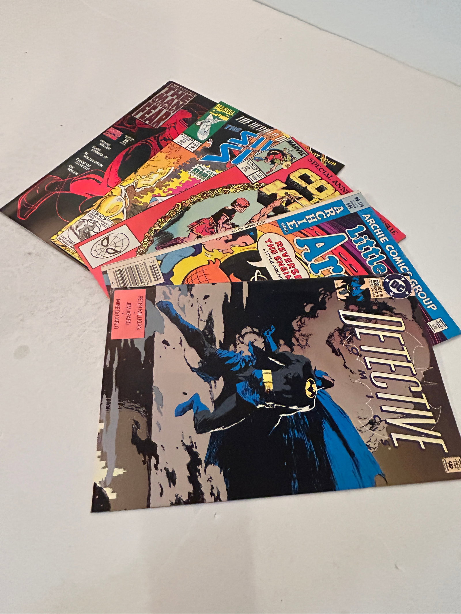 Vintage Lot of 5 Comic Books: Vintage Lot of 5 Comic Books Please view all photos as they are part of the description and condition of this Item, Feel free to contact me with questions or picture requests! Used Item AS IS