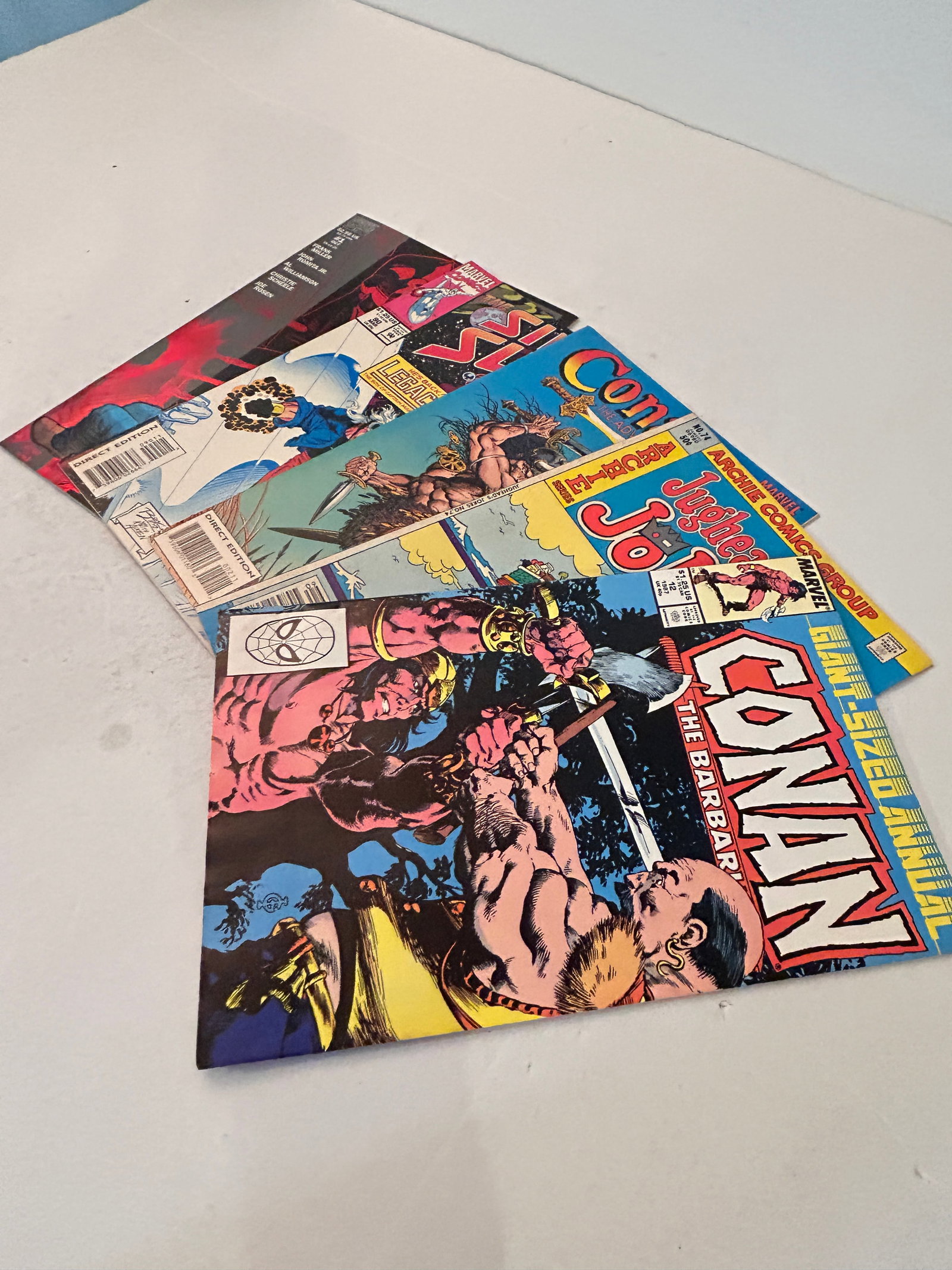 Vintage Lot of 5 Comic Books: Vintage Lot of 5 Comic Books Please view all photos as they are part of the description and condition of this Item, Feel free to contact me with questions or picture requests! Used Item AS IS