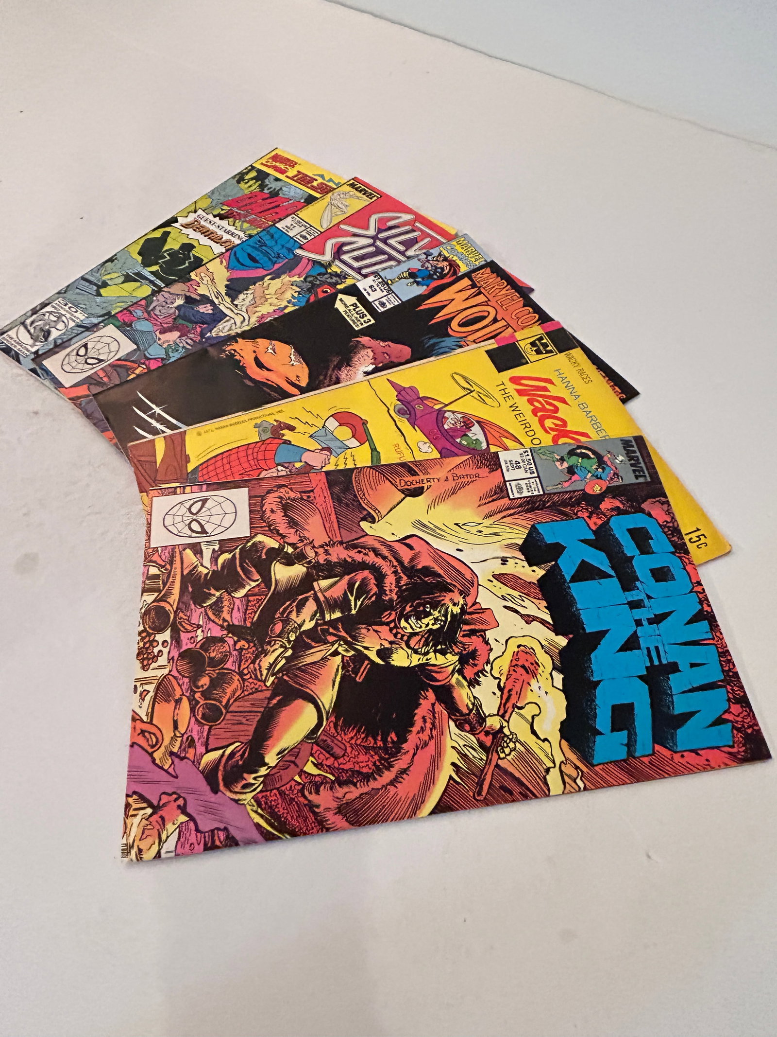 Vintage Lot of 5 Comic Books: Vintage Lot of 5 Comic Books Please view all photos as they are part of the description and condition of this Item, Feel free to contact me with questions or picture requests! Used Item AS IS