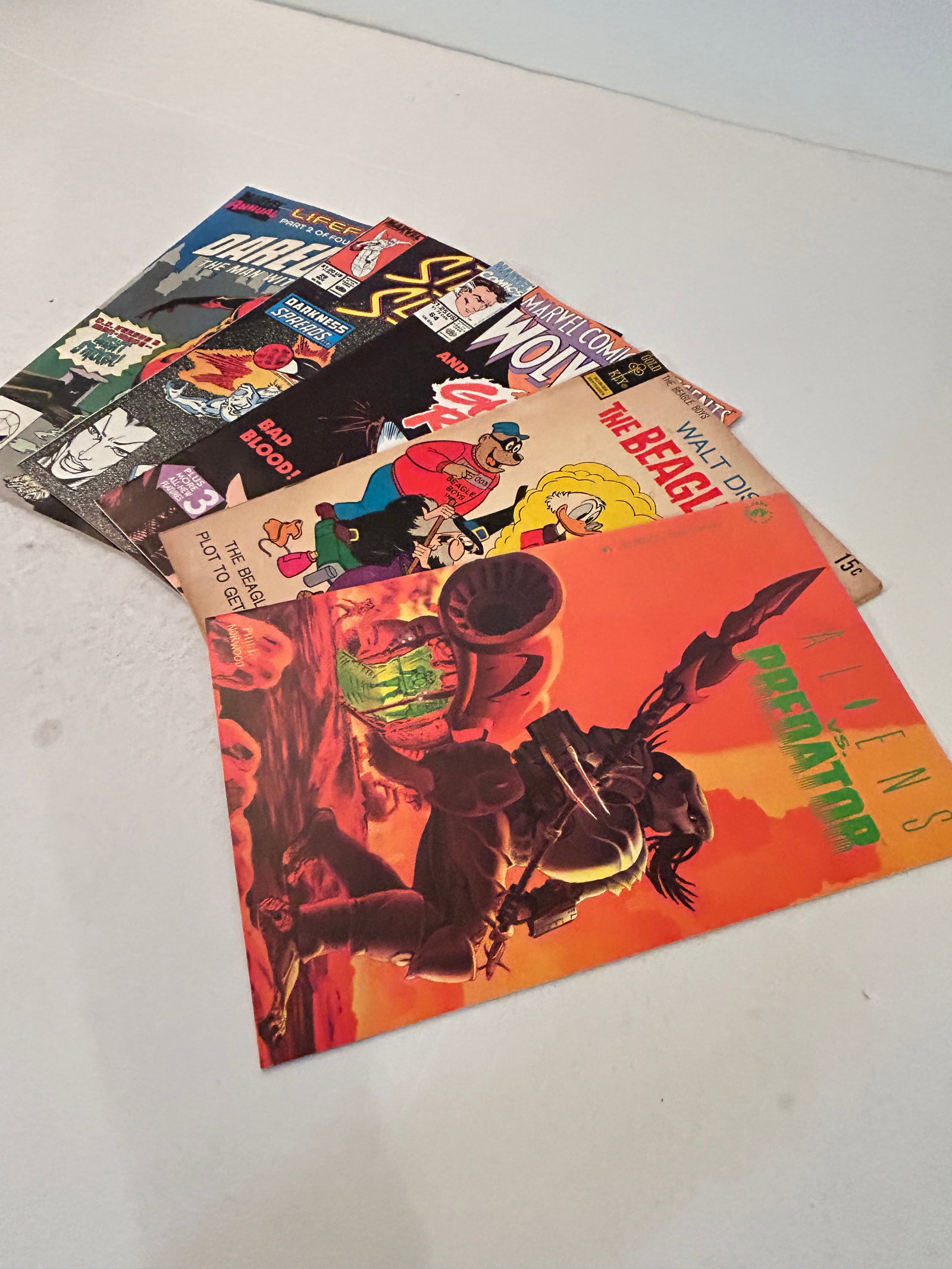 Vintage Lot of 5 Comic Books: Vintage Lot of 5 Comic Books Please view all photos as they are part of the description and condition of this Item, Feel free to contact me with questions or picture requests! Used Item AS IS