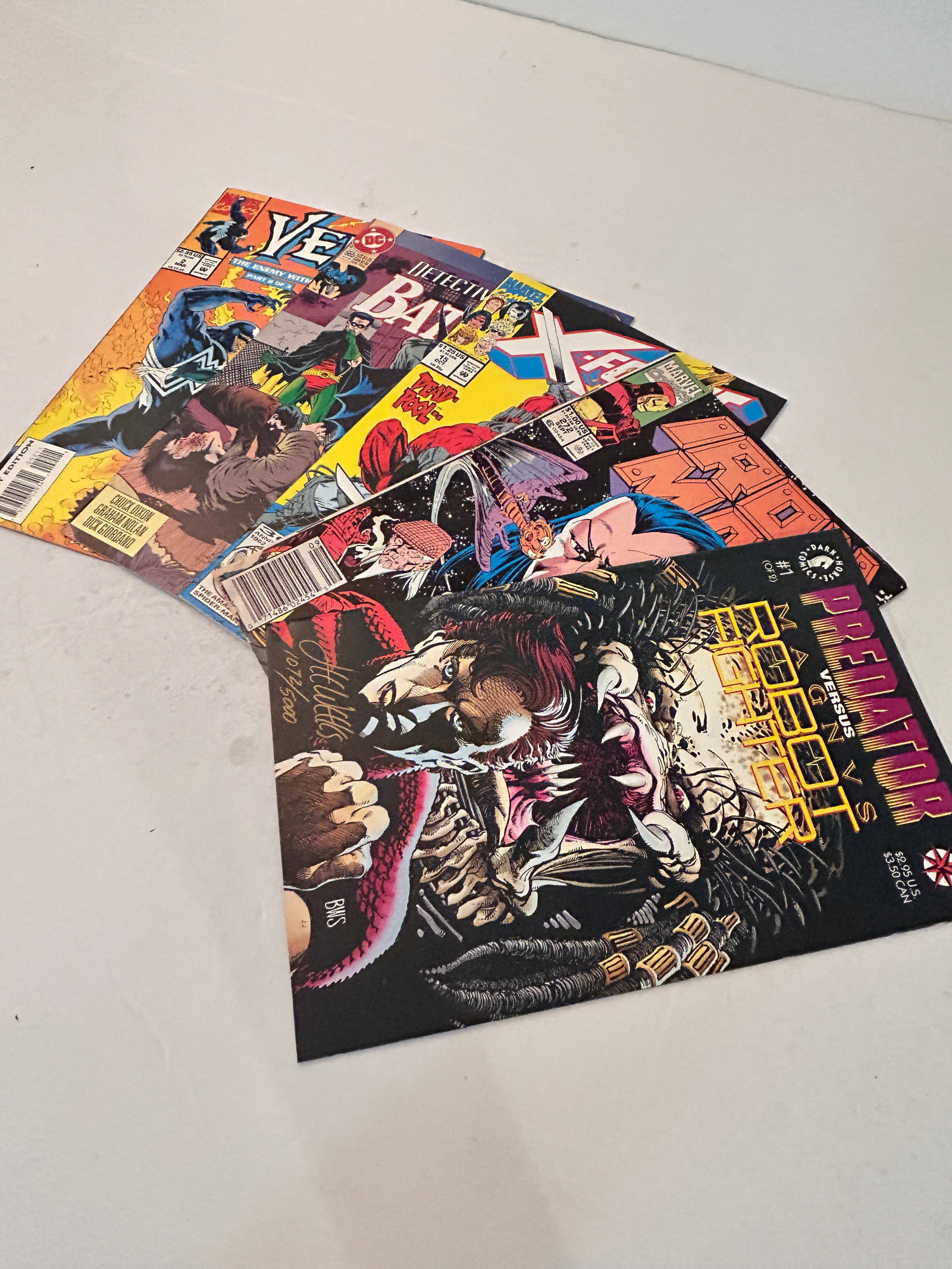 Vintage Lot of 5 Comic Books: Vintage Lot of 5 Comic Books Please view all photos as they are part of the description and condition of this Item, Feel free to contact me with questions or picture requests! Used Item AS IS
