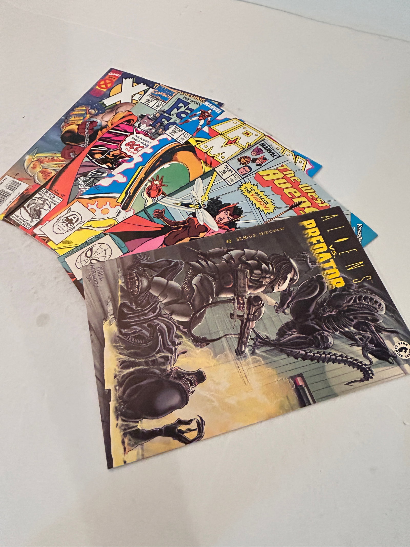 Vintage Lot of 5 Comic Books: Vintage Lot of 5 Comic Books Please view all photos as they are part of the description and condition of this Item, Feel free to contact me with questions or picture requests! Used Item AS IS