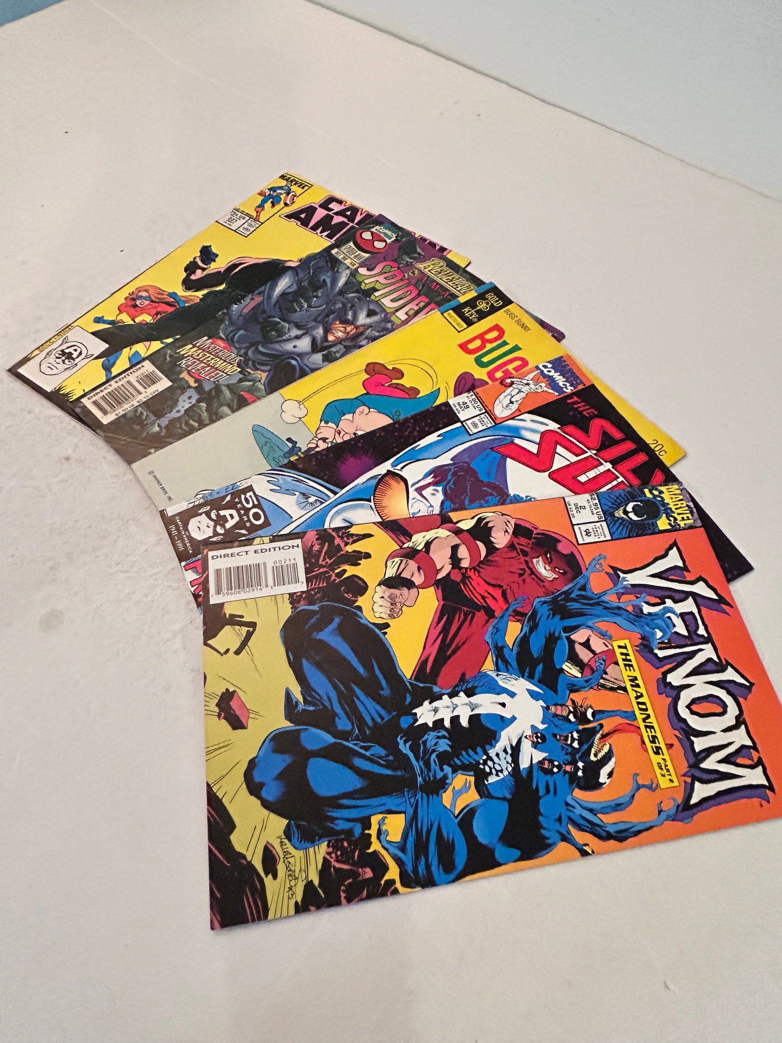 Vintage Lot of 5 Comic Books: Vintage Lot of 5 Comic Books Please view all photos as they are part of the description and condition of this Item, Feel free to contact me with questions or picture requests! Used Item AS IS