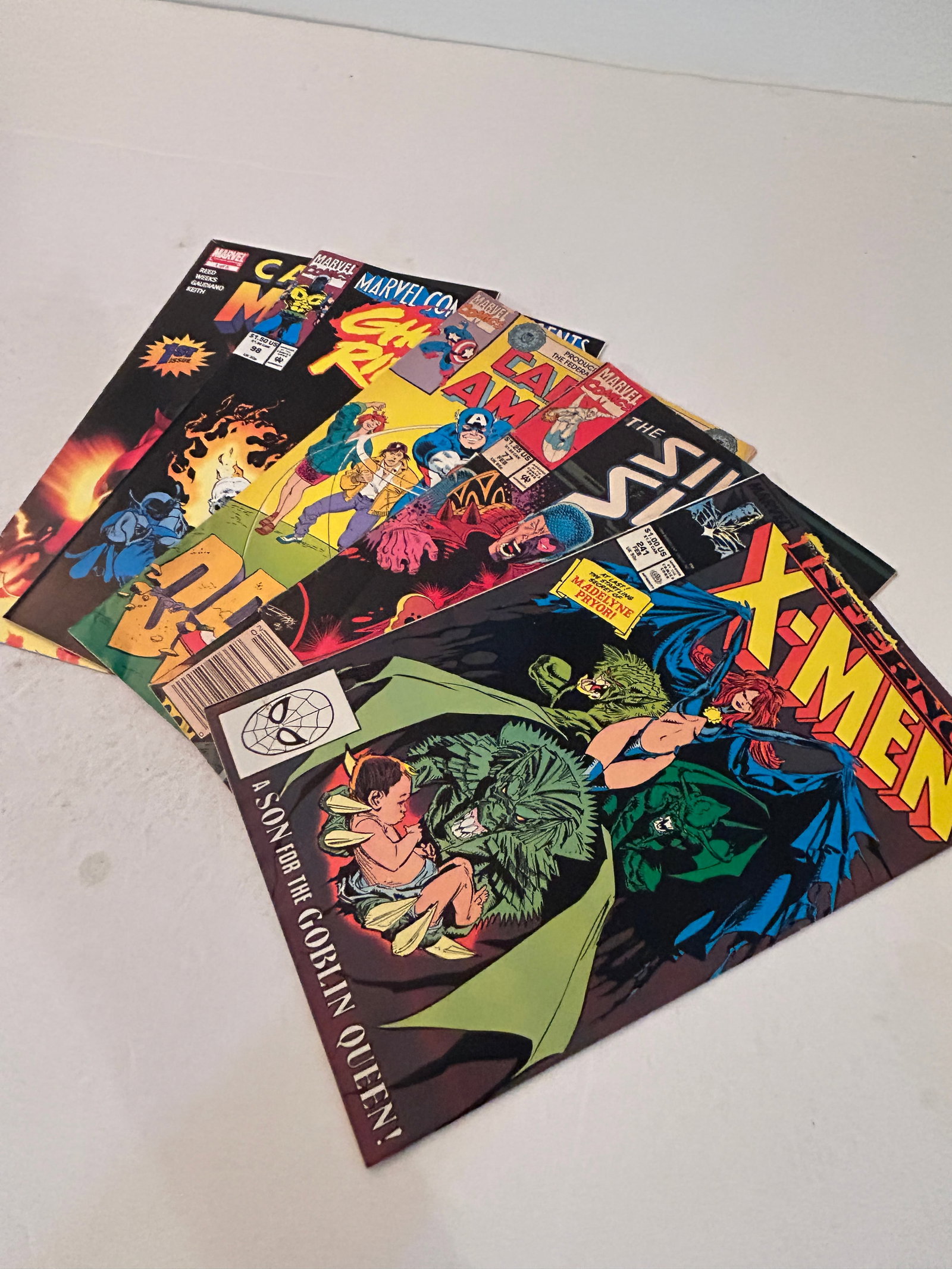 Vintage Lot of 5 Comic Books: Vintage Lot of 5 Comic Books Please view all photos as they are part of the description and condition of this Item, Feel free to contact me with questions or picture requests! Used Item AS IS