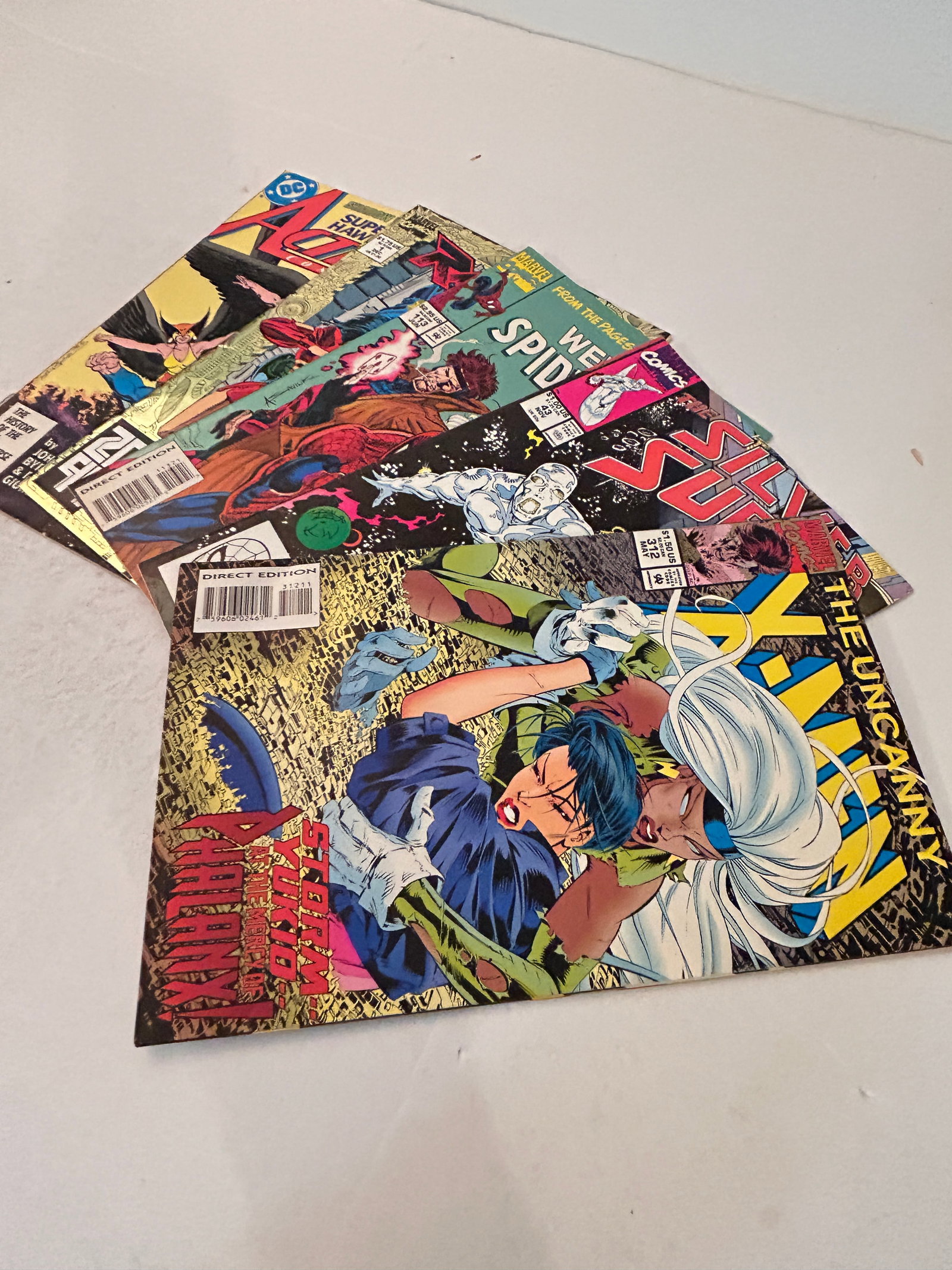 Vintage Lot of 5 Comic Books: Vintage Lot of 5 Comic Books Please view all photos as they are part of the description and condition of this Item, Feel free to contact me with questions or picture requests! Used Item AS IS