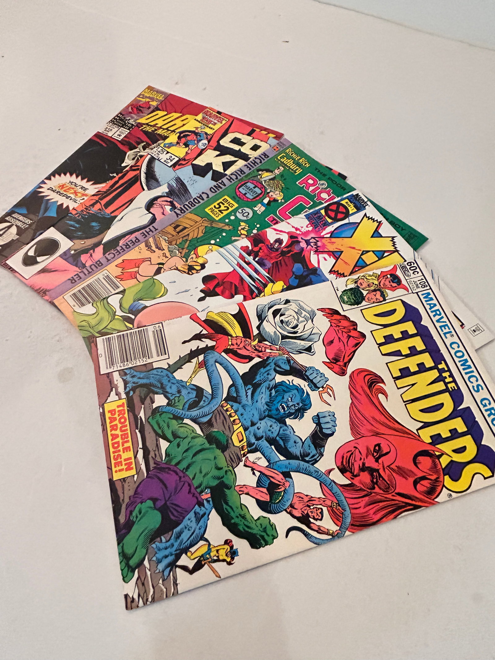 Vintage Lot of 5 Comic Books: Vintage Lot of 5 Comic Books Please view all photos as they are part of the description and condition of this Item, Feel free to contact me with questions or picture requests! Used Item AS IS