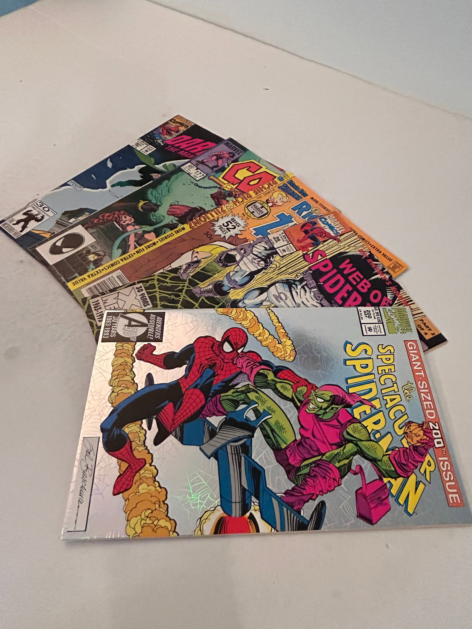 Vintage Lot of 5 Comic Books: Vintage Lot of 5 Comic Books Please view all photos as they are part of the description and condition of this Item, Feel free to contact me with questions or picture requests! Used Item AS IS