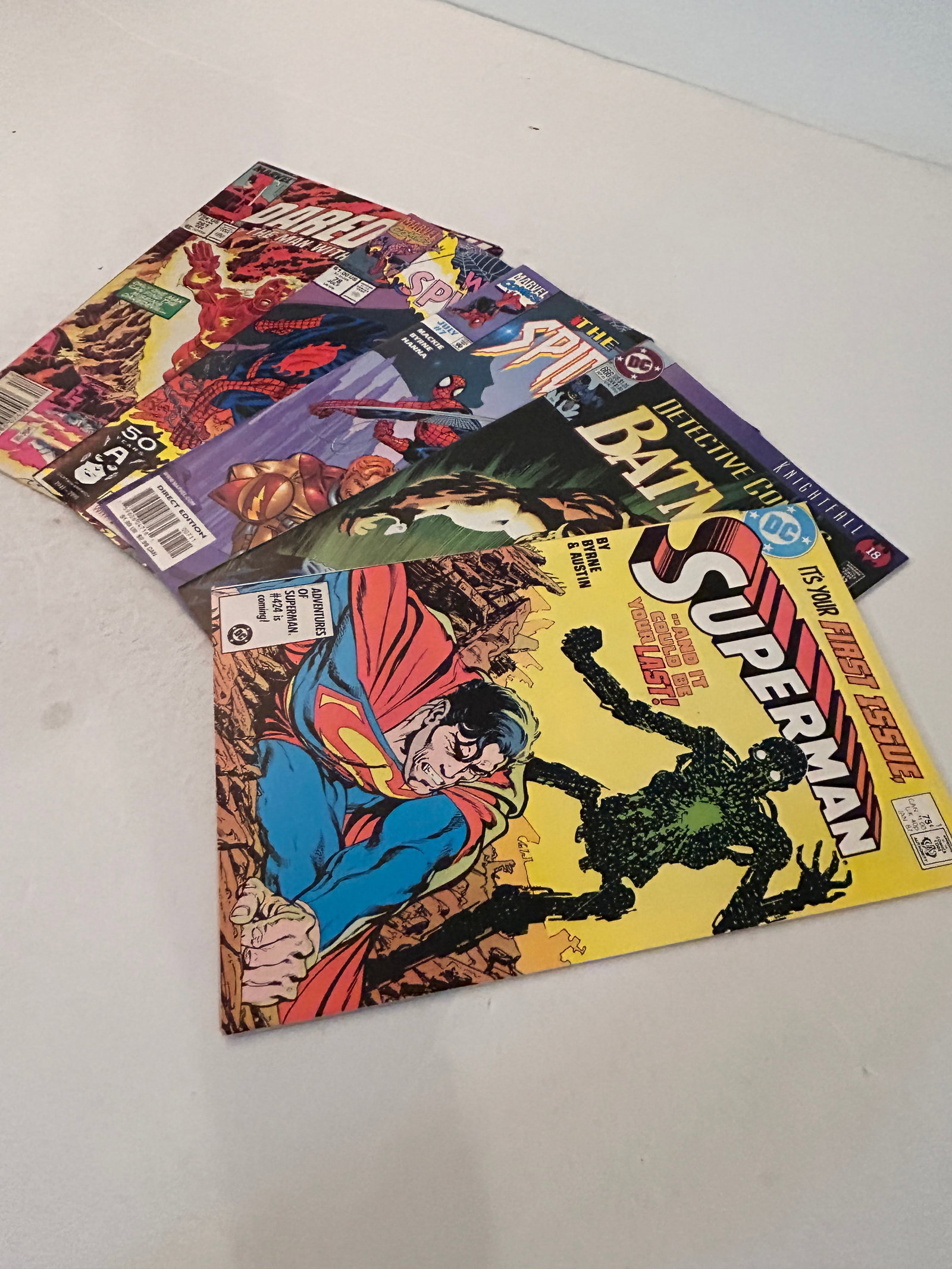 Vintage Lot of 5 Comic Books: Vintage Lot of 5 Comic Books Please view all photos as they are part of the description and condition of this Item, Feel free to contact me with questions or picture requests! Used Item AS IS