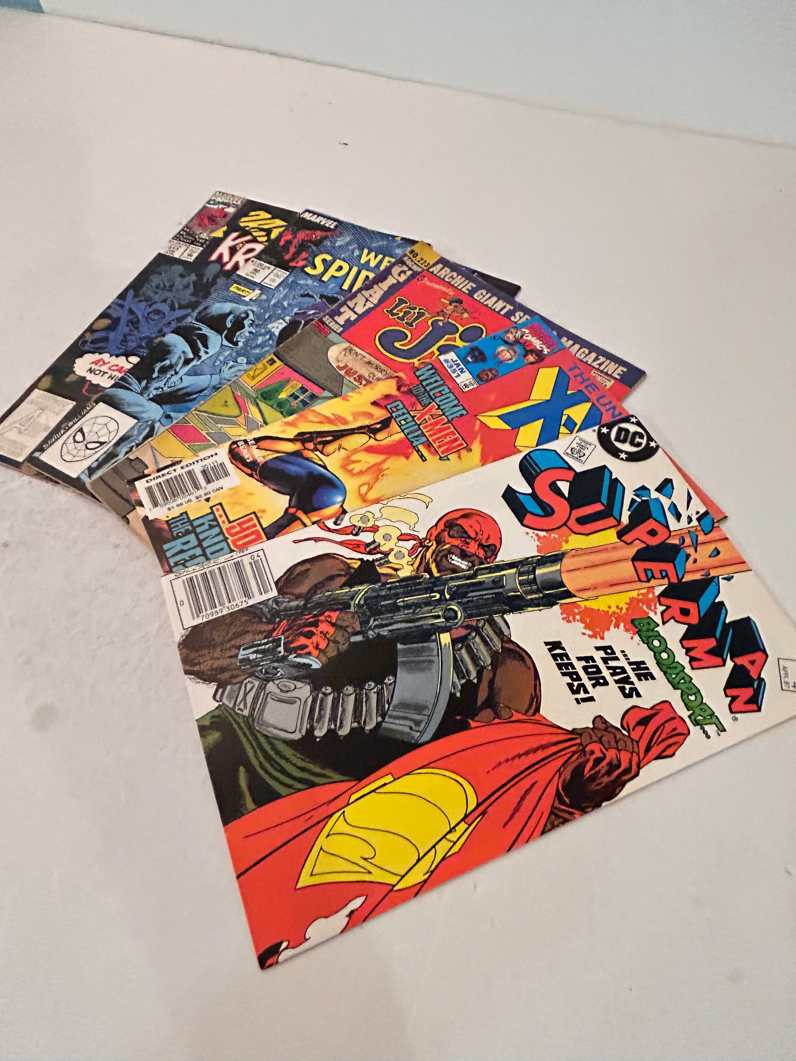 Vintage Lot of 5 Comic Books: Vintage Lot of 5 Comic Books Please view all photos as they are part of the description and condition of this Item, Feel free to contact me with questions or picture requests! Used Item AS IS