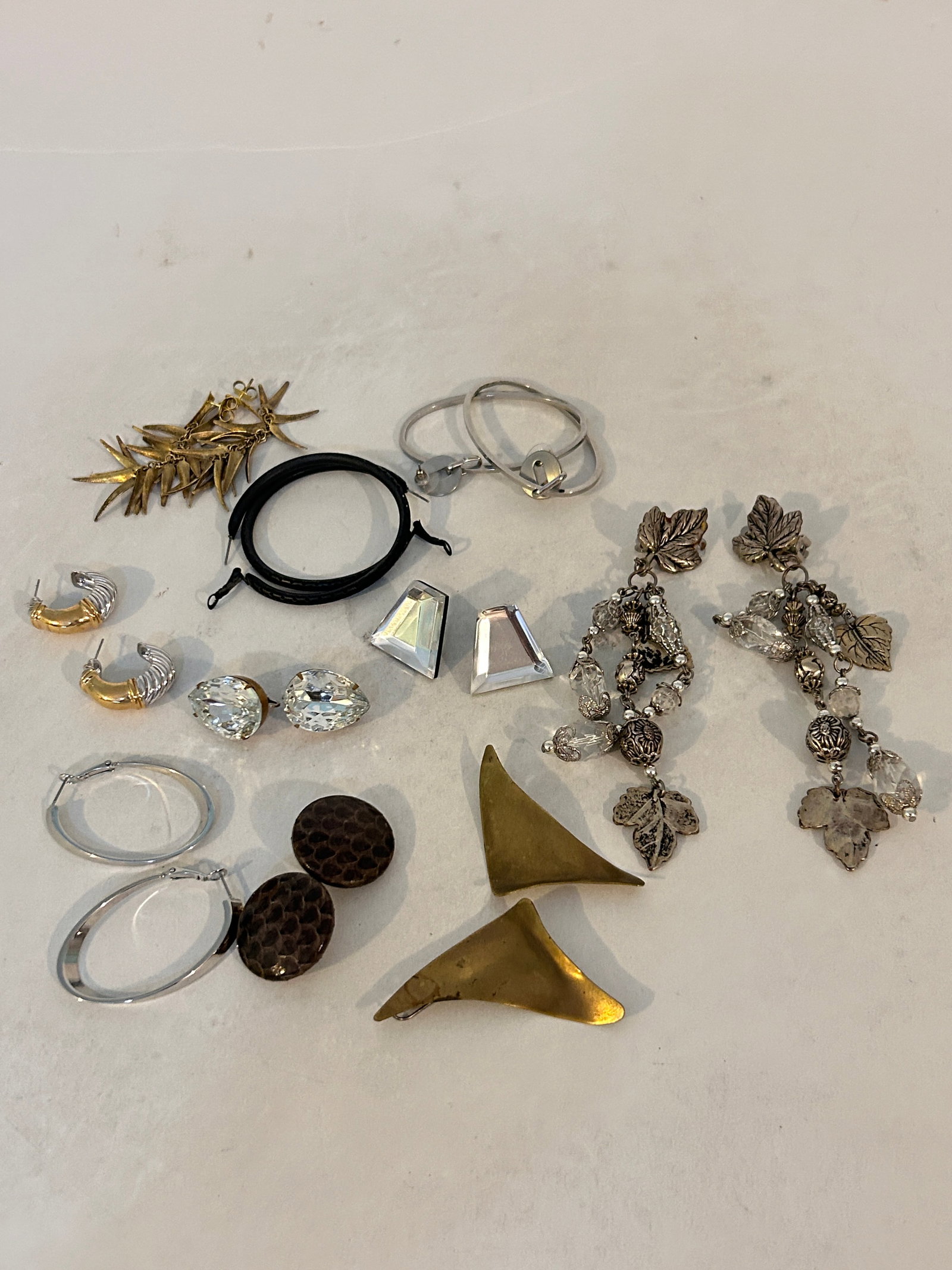 Vintage Lot of 10 Earrings (1 of 3)