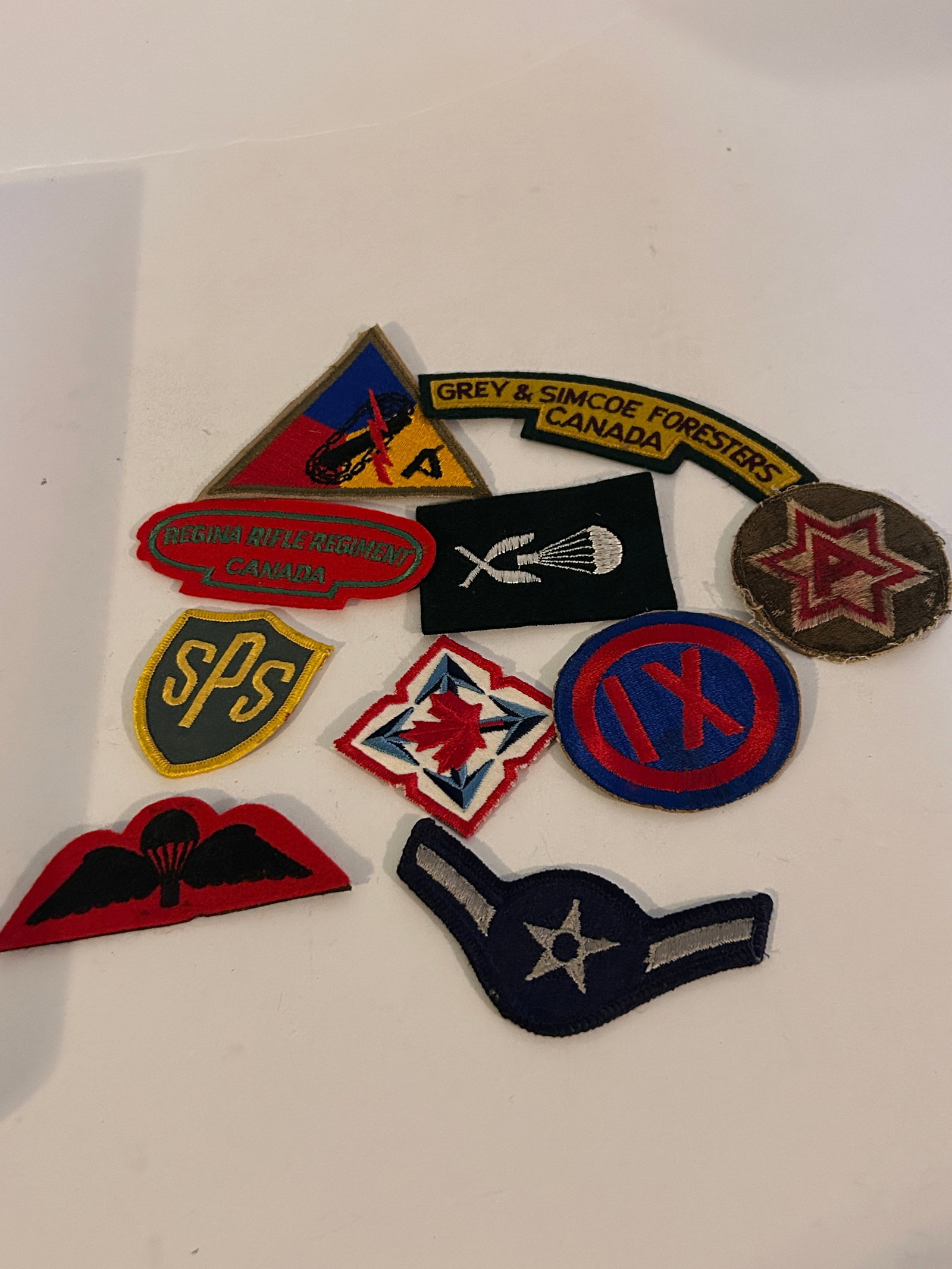 Vintage Lot of Military Patches: Vintage Lot of Military Patches Please view all photos as they are part of the description and condition of this Item, Feel free to contact me with questions or picture requests! Used Item AS IS