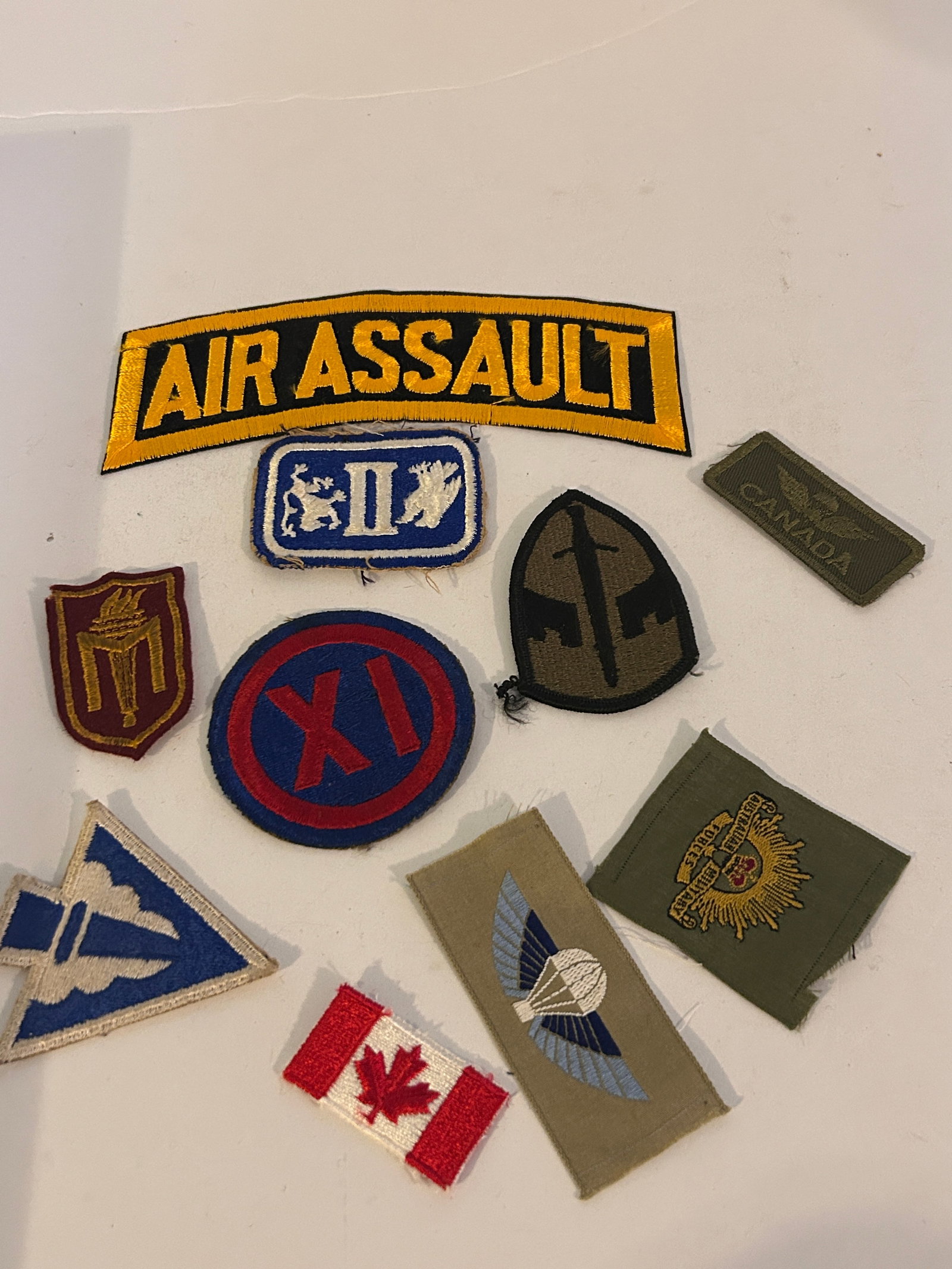 Vintage Lot of Military Patches: Vintage Lot of Military Patches Please view all photos as they are part of the description and condition of this Item, Feel free to contact me with questions or picture requests! Used Item AS IS