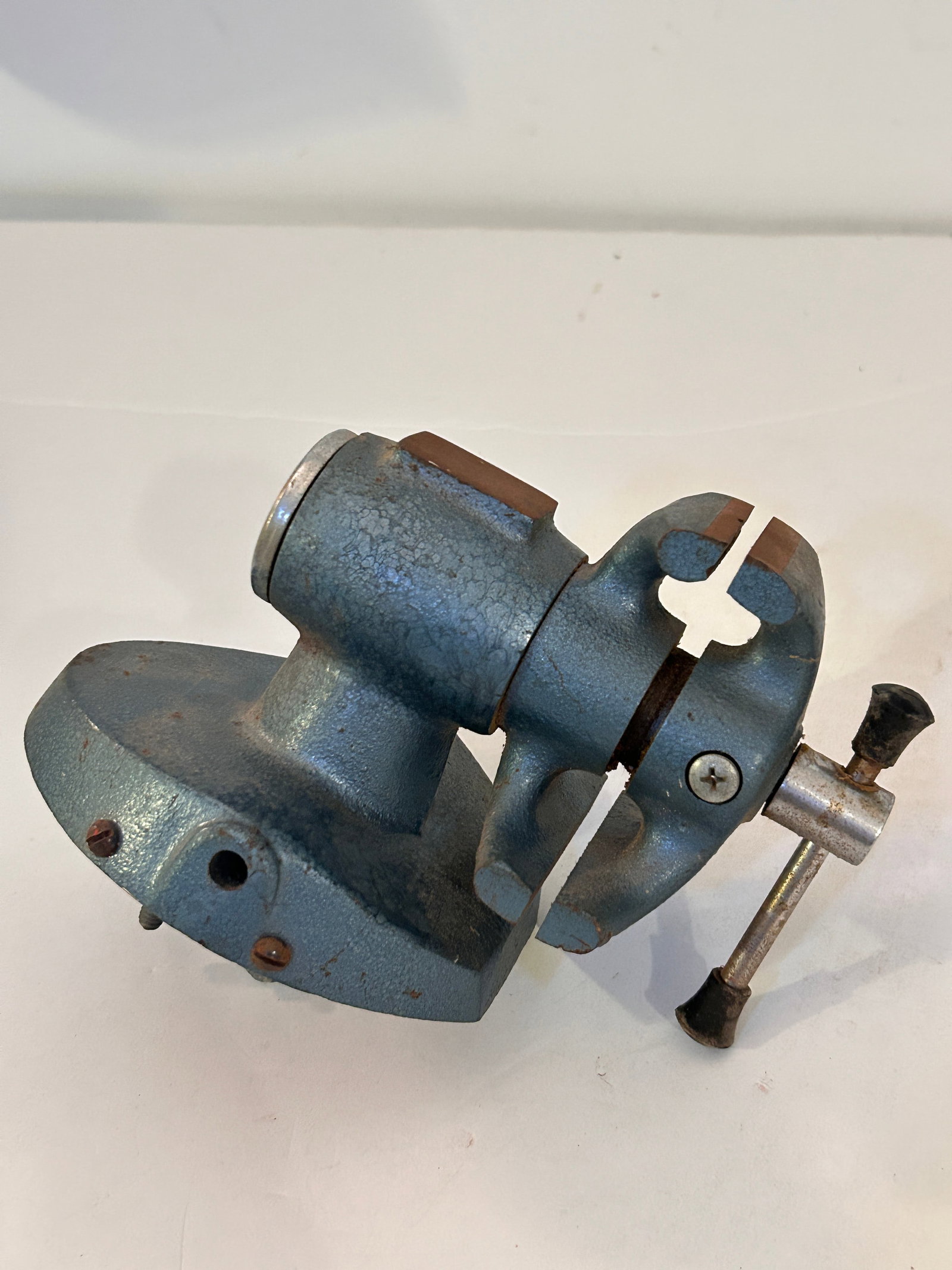 Vintage Morgan Vacuum Double Head Bench Vise Jeweler Machinist Hobbyist: Vintage Morgan Vacuum Double Head Bench Vise Jeweler Machinist Hobbyist Please view all photos as they are part of the description and condition of this Item, Feel free to contact me with questions or
