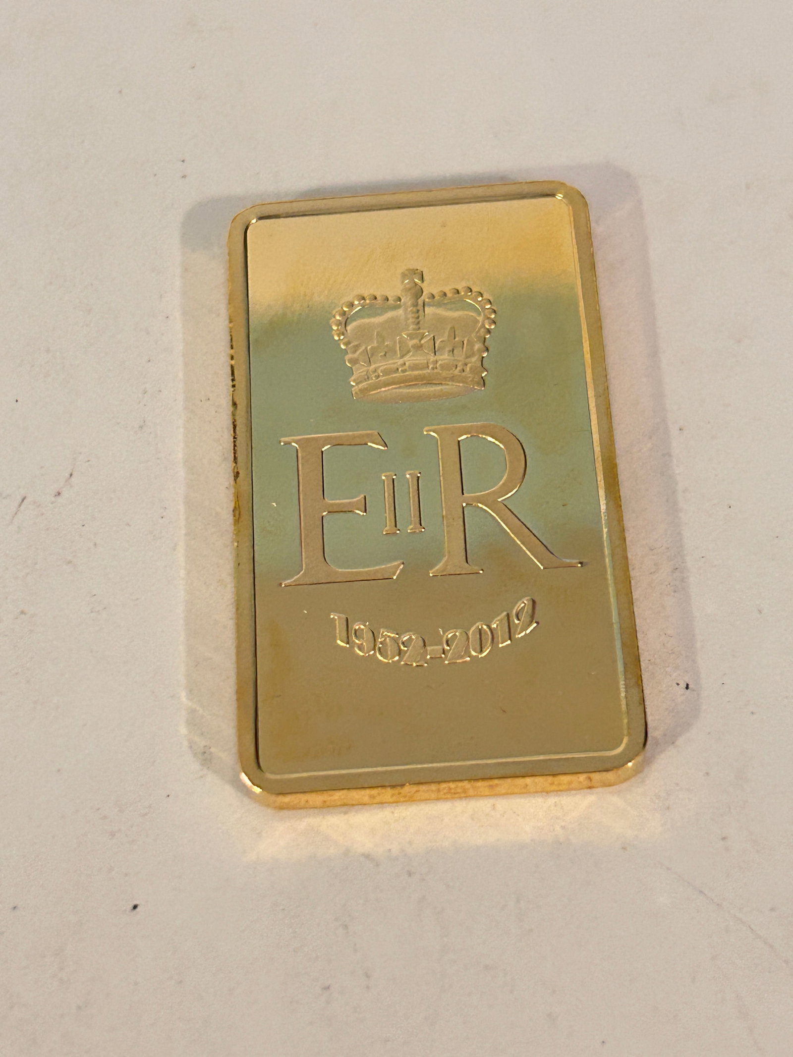 Queen Elizabeth II, Gold Plated bar, ER, 1952- 2012, Platinum Jubilee: Queen Elizabeth II, Gold Plated bar, ER, 1952- 2012, Platinum Jubilee Please view all photos as they are part of the description and condition of this Item, Feel free to contact me with questions or p