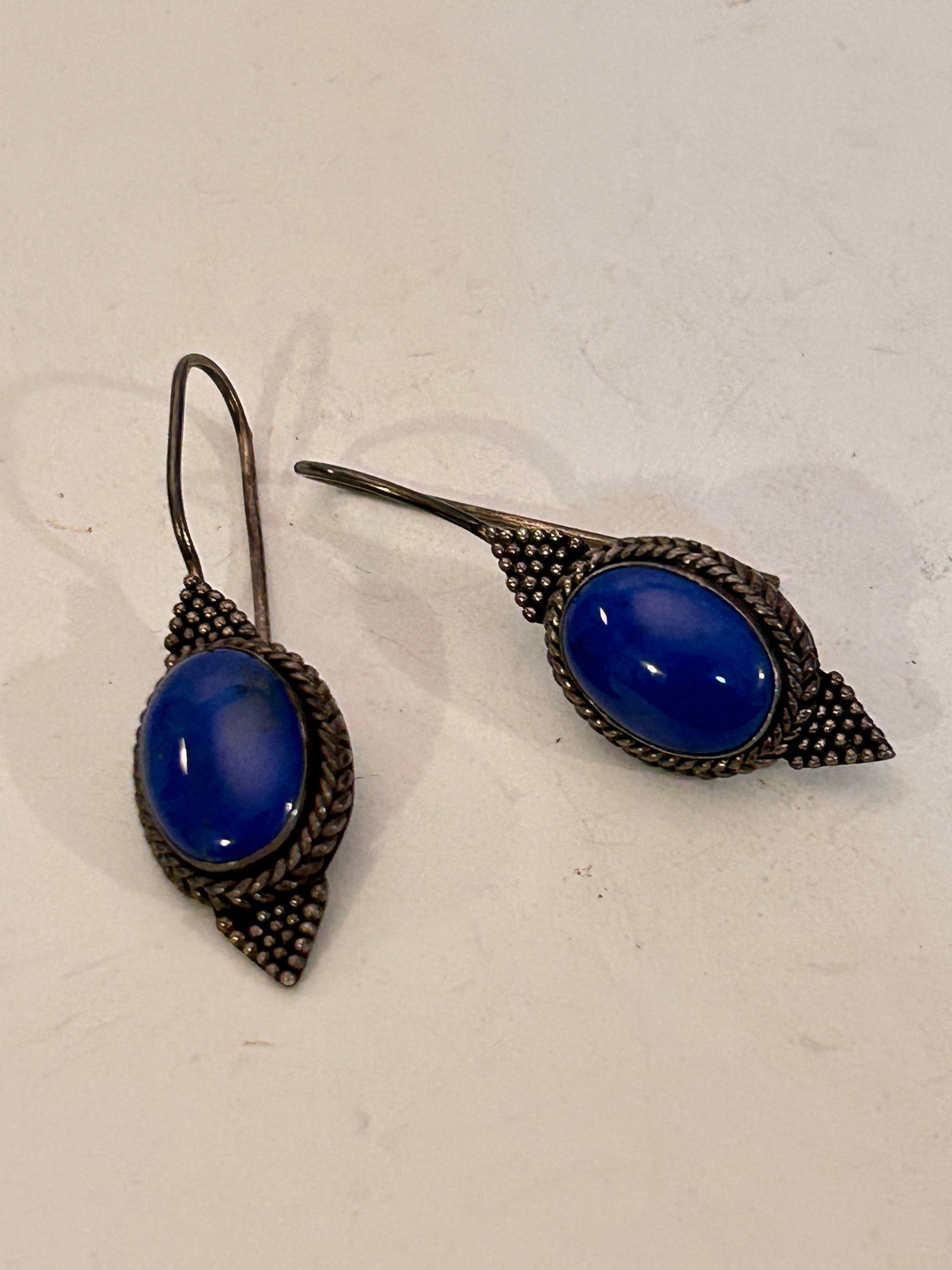 Vintage Sterling Silver Earrings: Vintage Sterling Silver Earrings Please view all photos as they are part of the description and condition of this Item, Feel free to contact me with questions or picture requests! Used Item AS IS