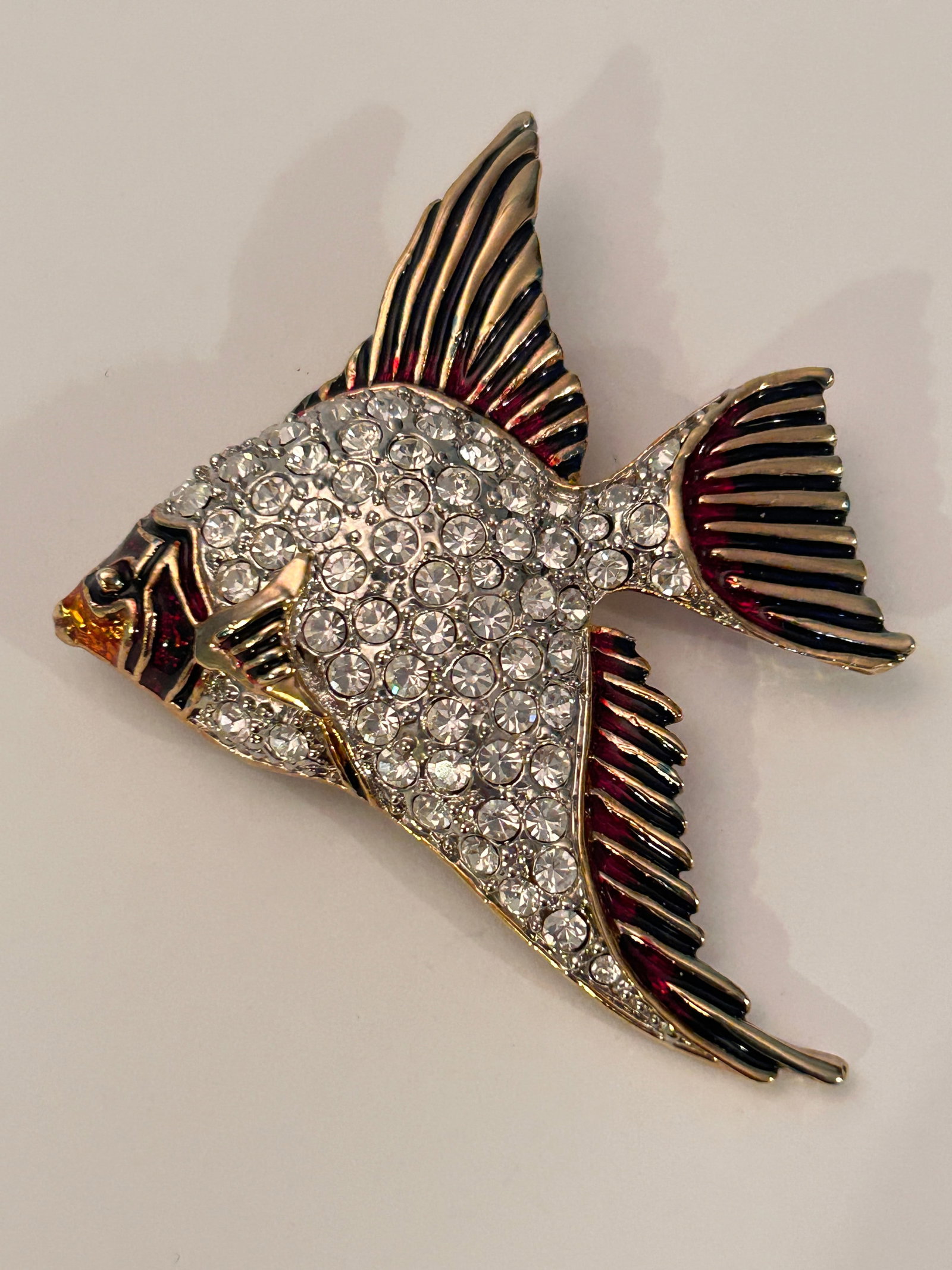Vtg Large Angel Fish rhinestone Brooch: Vtg Large Angel Fish rhinestone Brooch Please view all photos as they are part of the description and condition of this Item, Feel free to contact me with questions or picture requests! Used Item AS I