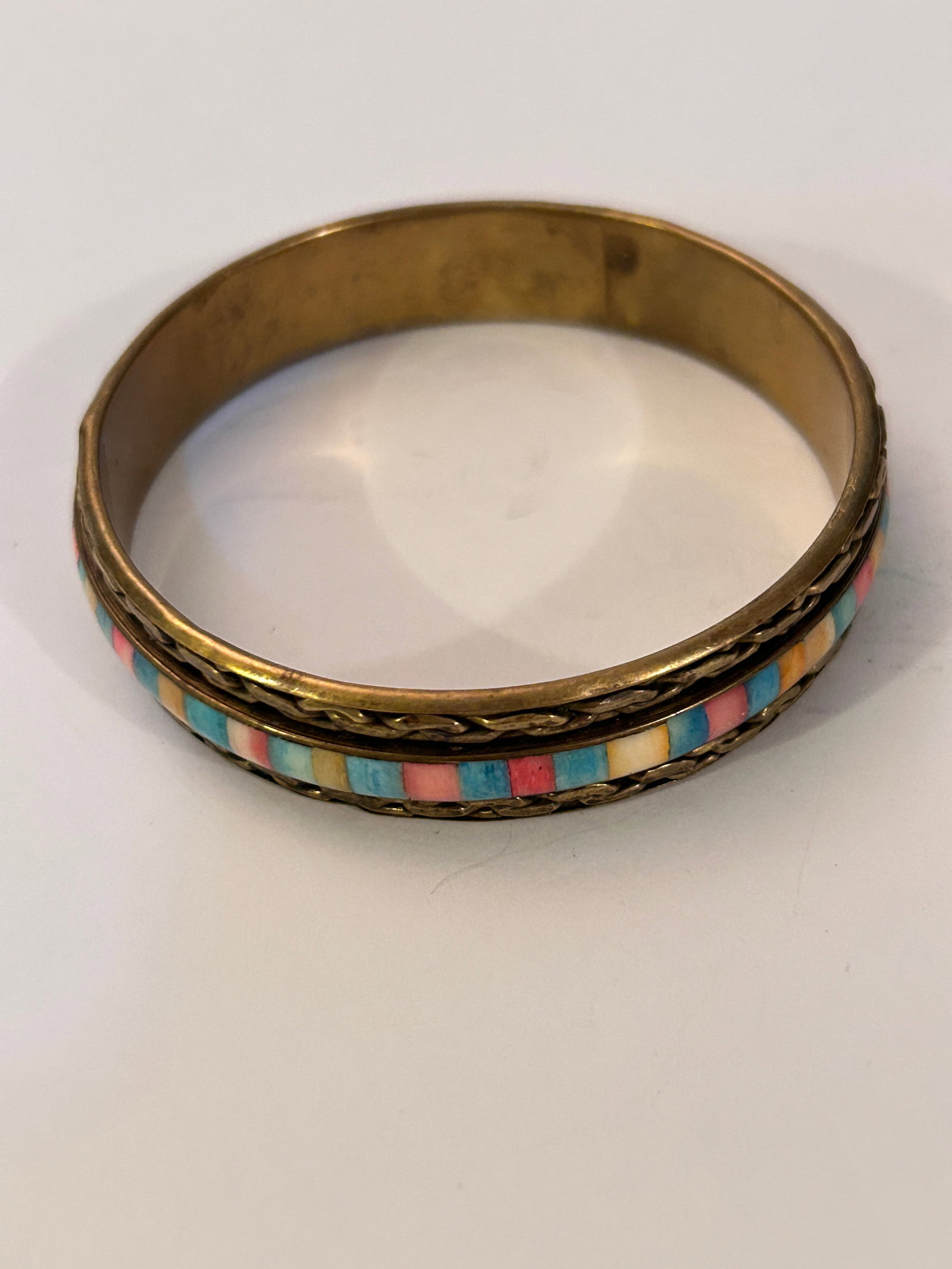 Vintage Brass India Bracelet 7": Vintage Brass India Bracelet 7" Please view all photos as they are part of the description and condition of this Item, Feel free to contact me with questions or picture requests! Used Item AS IS