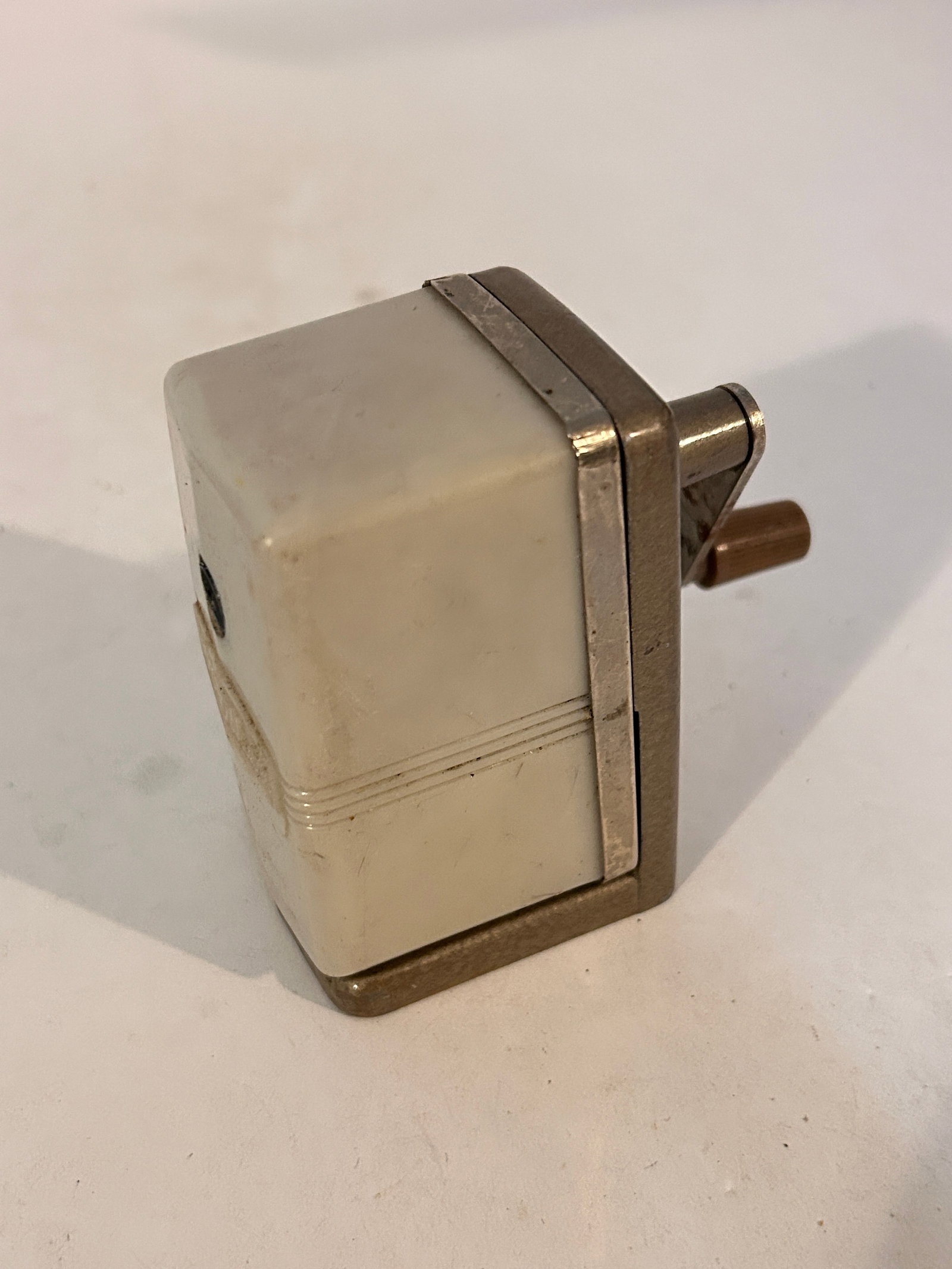 Vintage Boston Bostonette Manual Pencil Sharpener Desktop Light Gray No Cracks: Vintage Boston Bostonette Manual Pencil Sharpener Desktop Light Gray No Cracks Please view all photos as they are part of the description and condition of this Item, Feel free to contact me with quest