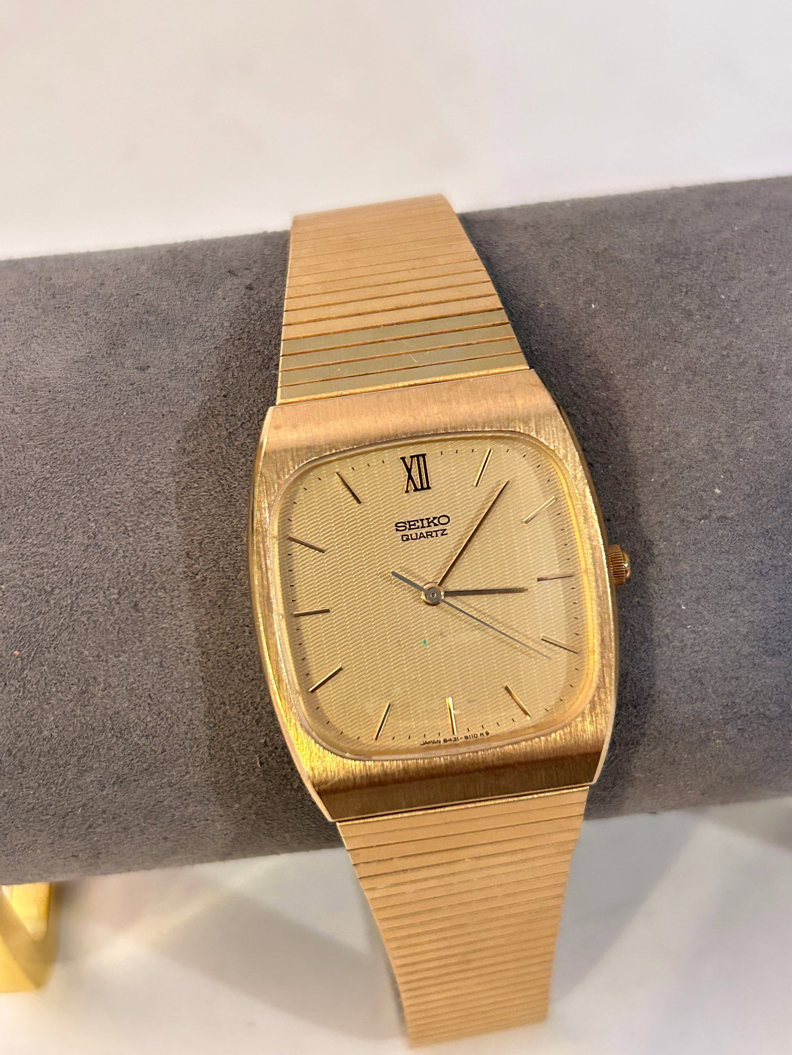 Seiko Watch Men 32mm Gold Dial Gold Tone Rectangle 6431 works Needs Battery (1 of 4)