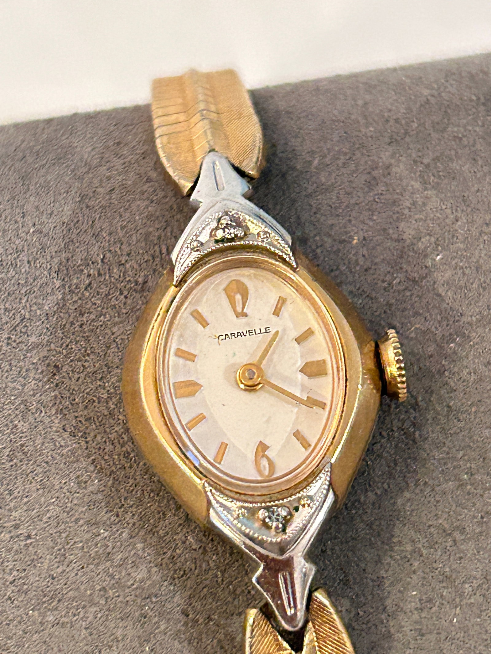 Vintage Ladies CARAVELLE by BULOVA Wristwatch Runs Great Very Nice! (1 of 4)