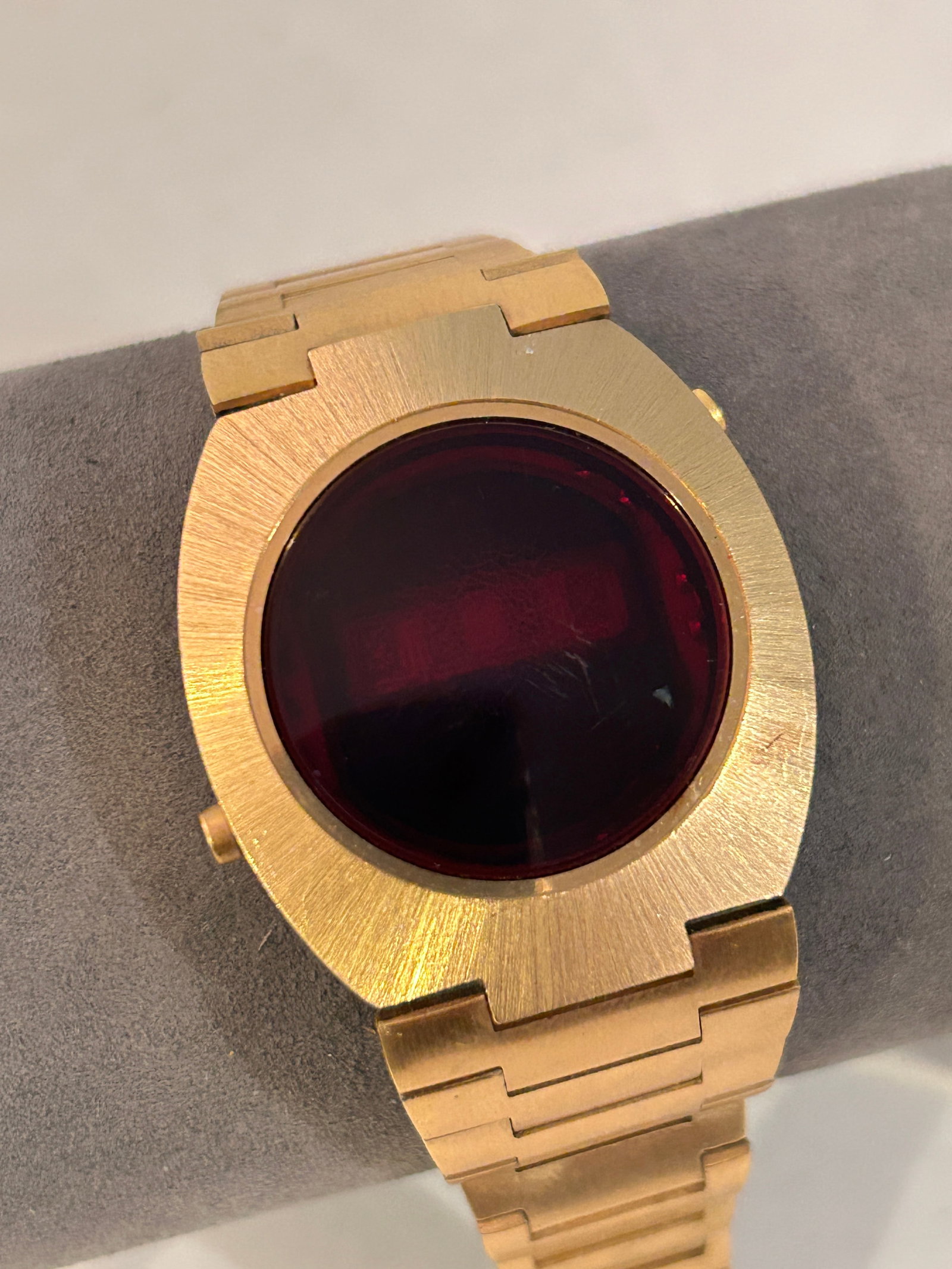 Vintage Digital Red LED Wrist Watch works needs battery scratcges to the face (1 of 4)