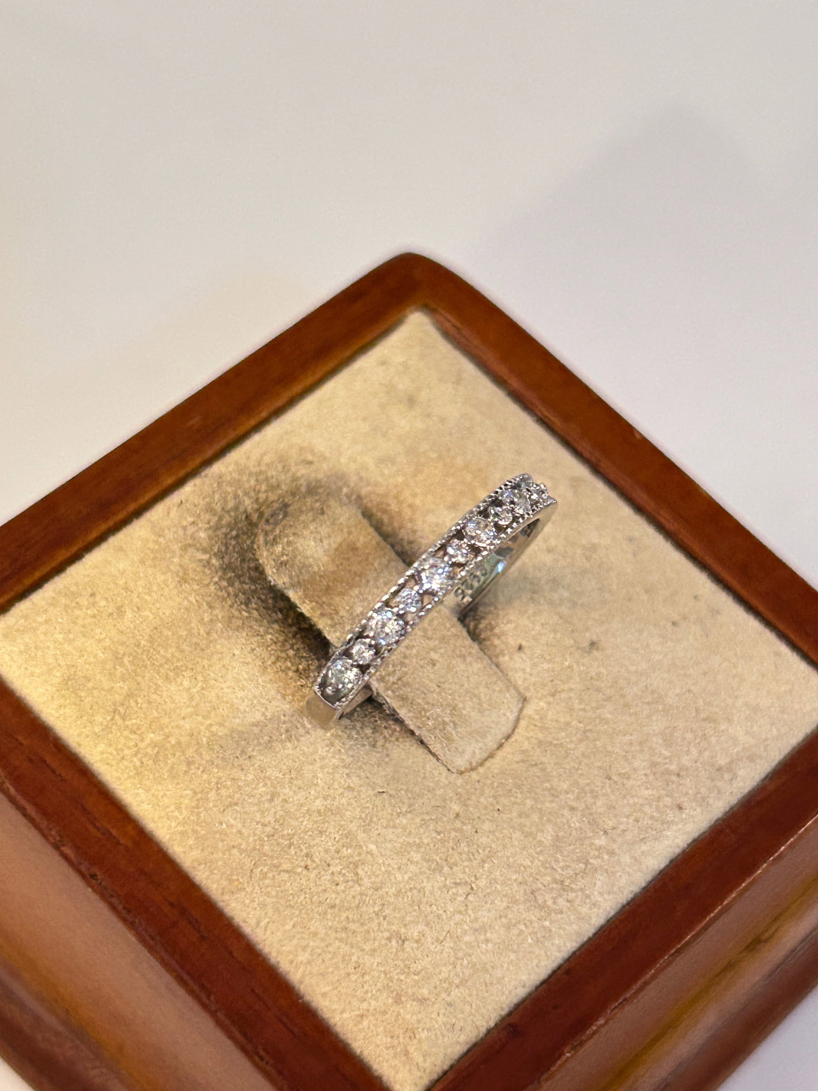 Vintage Sterling Silver Rhinestone Ring Sz 7: Vintage Sterling Silver Rhinestone Ring Sz 7 Please view all photos as they are part of the description and condition of this Item, Feel free to contact me with questions or picture requests! Used Ite