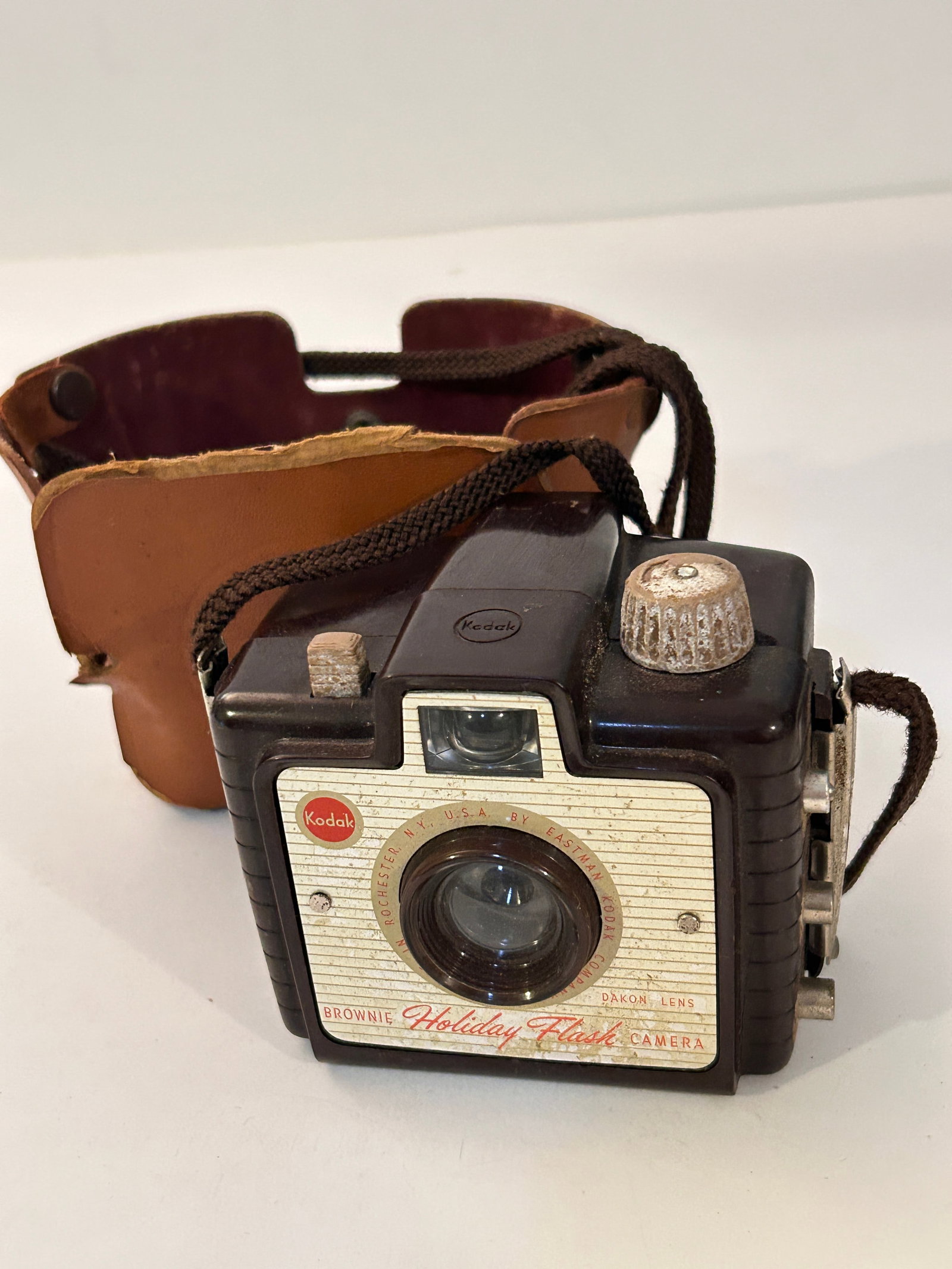 Vintage Brownie Holiday Flash Camera (1 of 5)