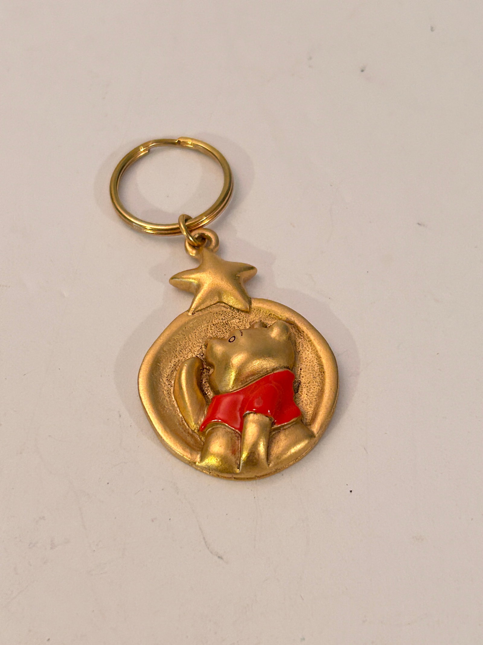 Disney Winnie The Pooh Wishing On A Star Gold Tone Enamel Pendant: Disney Winnie The Pooh Wishing On A Star Gold Tone Enamel Pendant Please view all photos as they are part of the description and condition of this Item, Feel free to contact me with questions or pictu