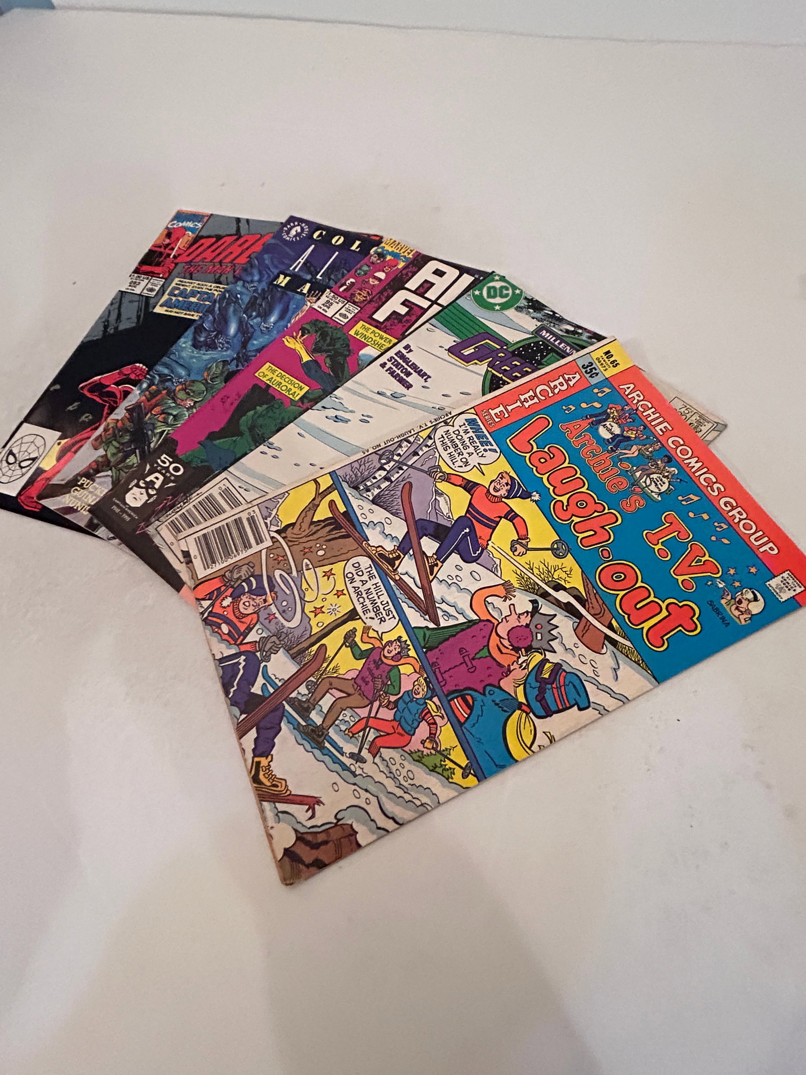 Vintage lot of 5 Comics: Vintage lot of 5 Comics Please view all photos as they are part of the description and condition of this Item, Feel free to contact me with questions or picture requests! Used Item AS IS
