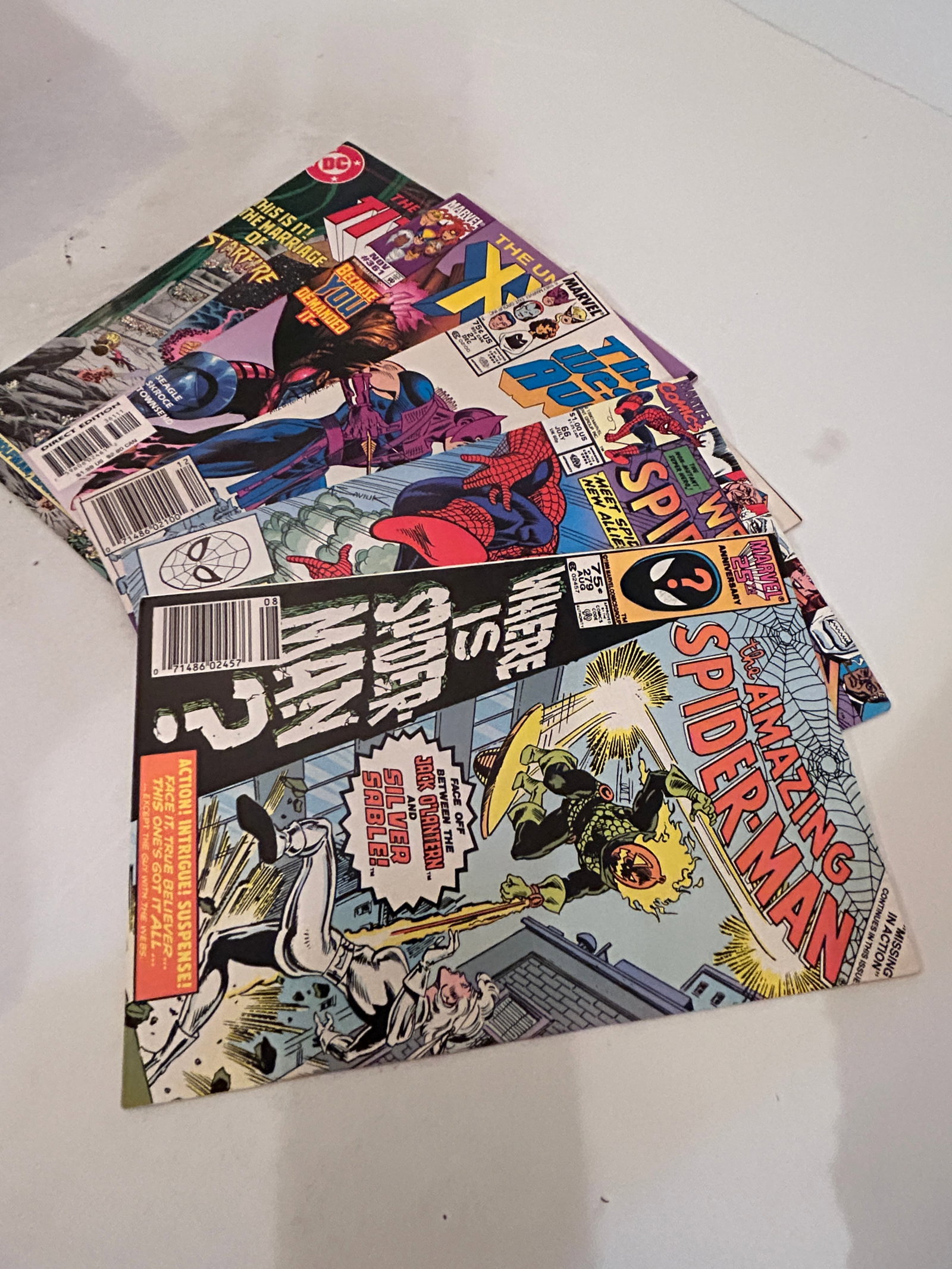 Vintage lot of 5 Comics: Vintage lot of 5 Comics Please view all photos as they are part of the description and condition of this Item, Feel free to contact me with questions or picture requests! Used Item AS IS