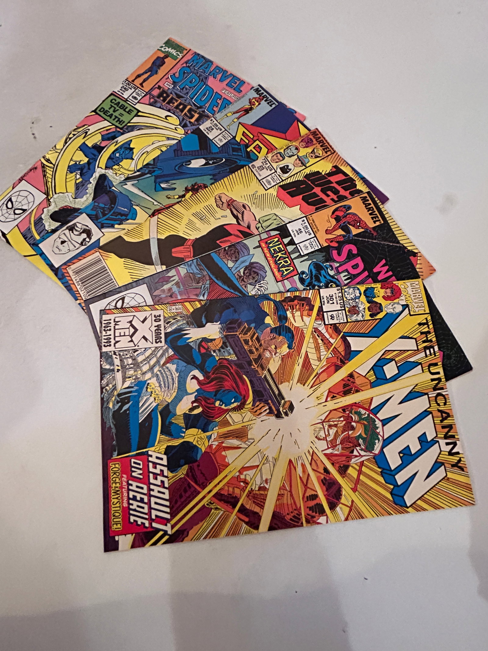 Vintage lot of 5 Comics: Vintage lot of 5 Comics Please view all photos as they are part of the description and condition of this Item, Feel free to contact me with questions or picture requests! Used Item AS IS