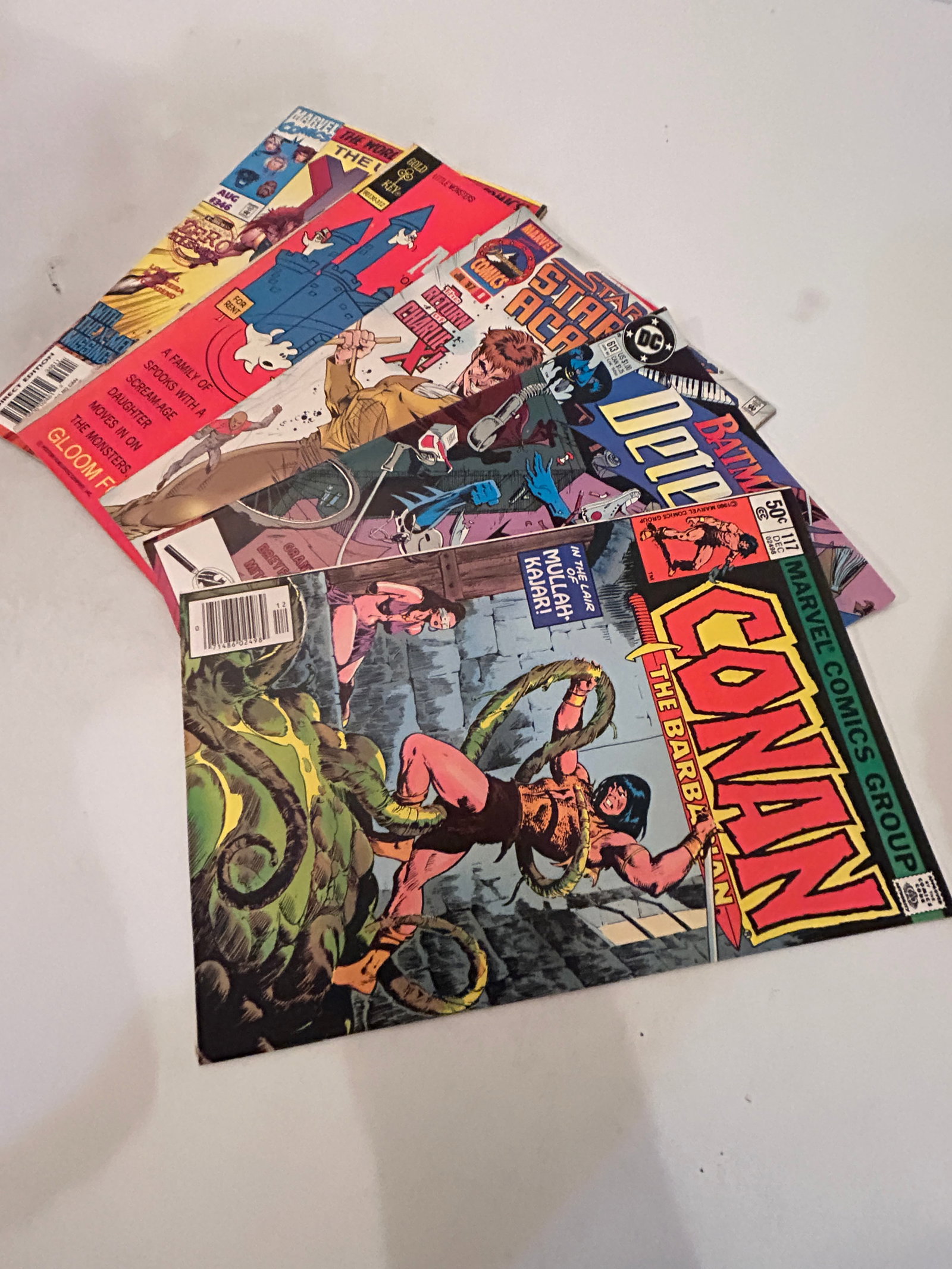 Vintage lot of 5 Comics: Vintage lot of 5 Comics Please view all photos as they are part of the description and condition of this Item, Feel free to contact me with questions or picture requests! Used Item AS IS