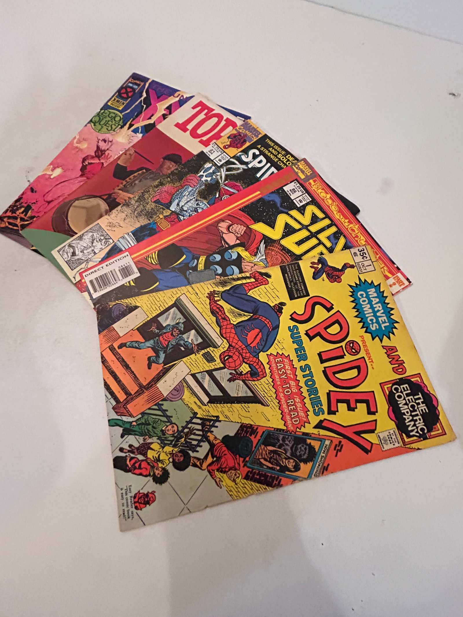Vintage lot of 5 Comics: Vintage lot of 5 Comics Please view all photos as they are part of the description and condition of this Item, Feel free to contact me with questions or picture requests! Used Item AS IS