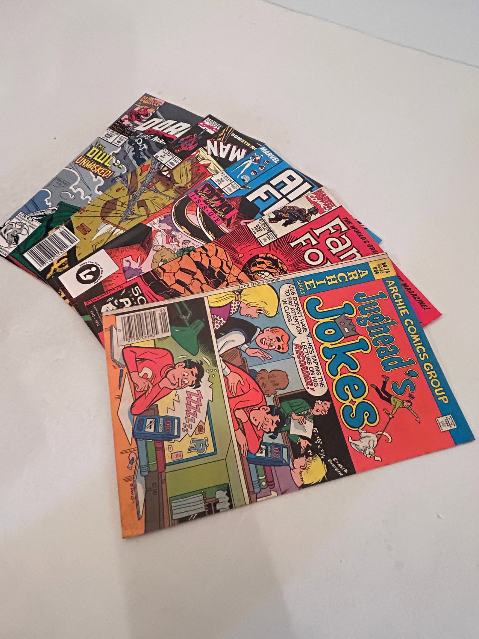 Vintage lot of 5 Comics: Vintage lot of 5 Comics Please view all photos as they are part of the description and condition of this Item, Feel free to contact me with questions or picture requests! Used Item AS IS