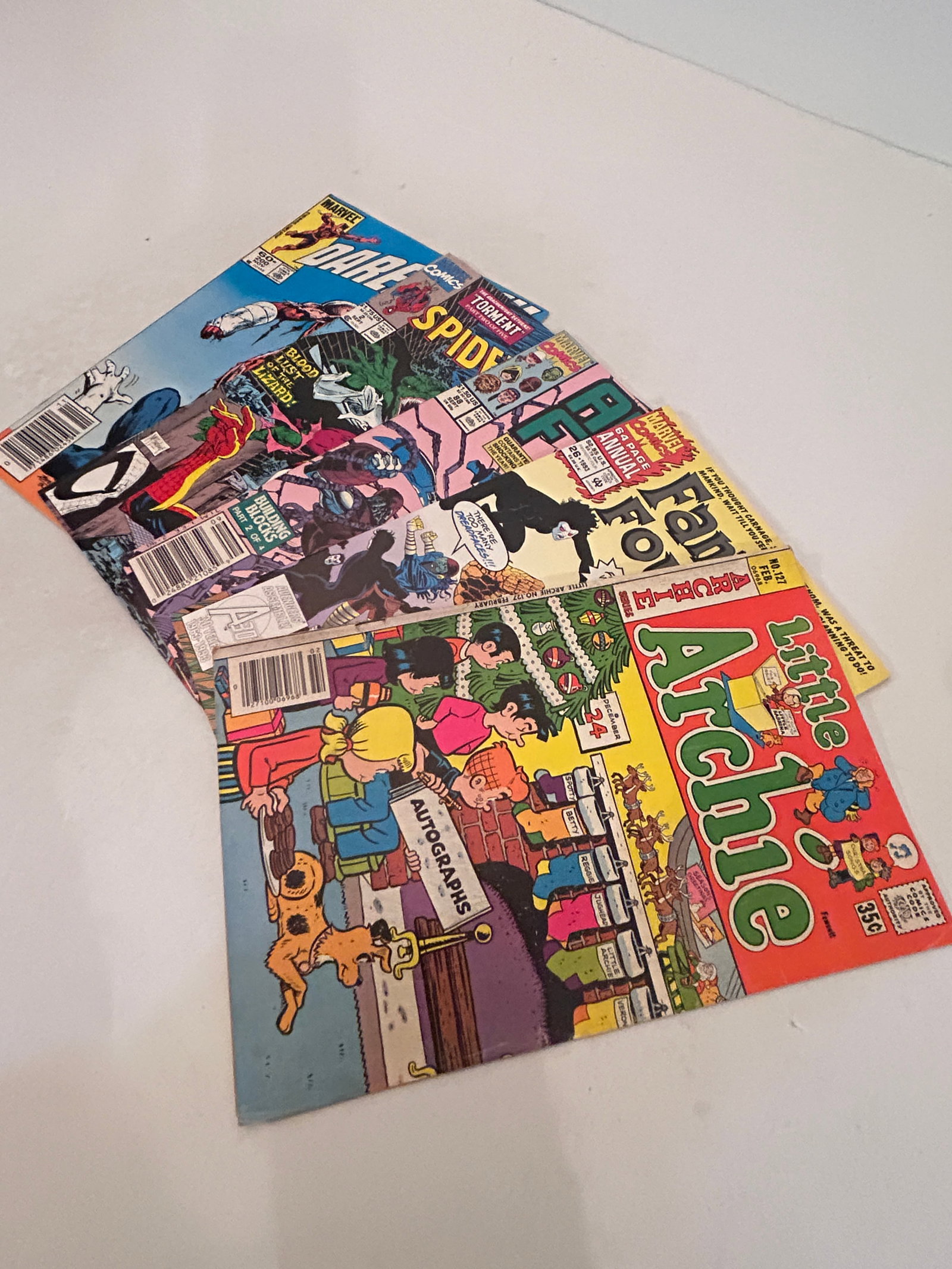 Vintage lot of 5 Comics: Vintage lot of 5 Comics Please view all photos as they are part of the description and condition of this Item, Feel free to contact me with questions or picture requests! Used Item AS IS
