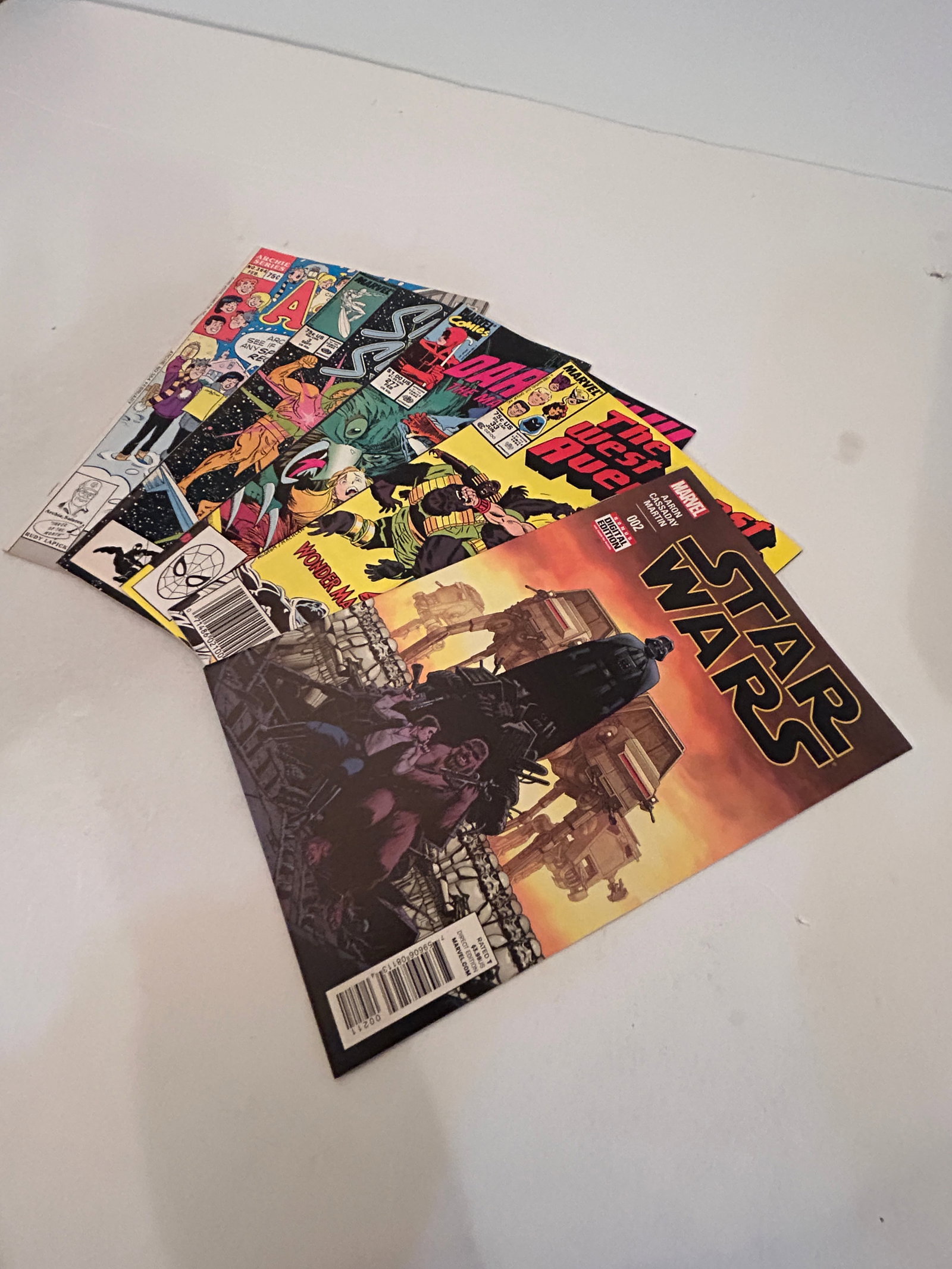 Vintage lot of 5 Comics: Vintage lot of 5 Comics Please view all photos as they are part of the description and condition of this Item, Feel free to contact me with questions or picture requests! Used Item AS IS