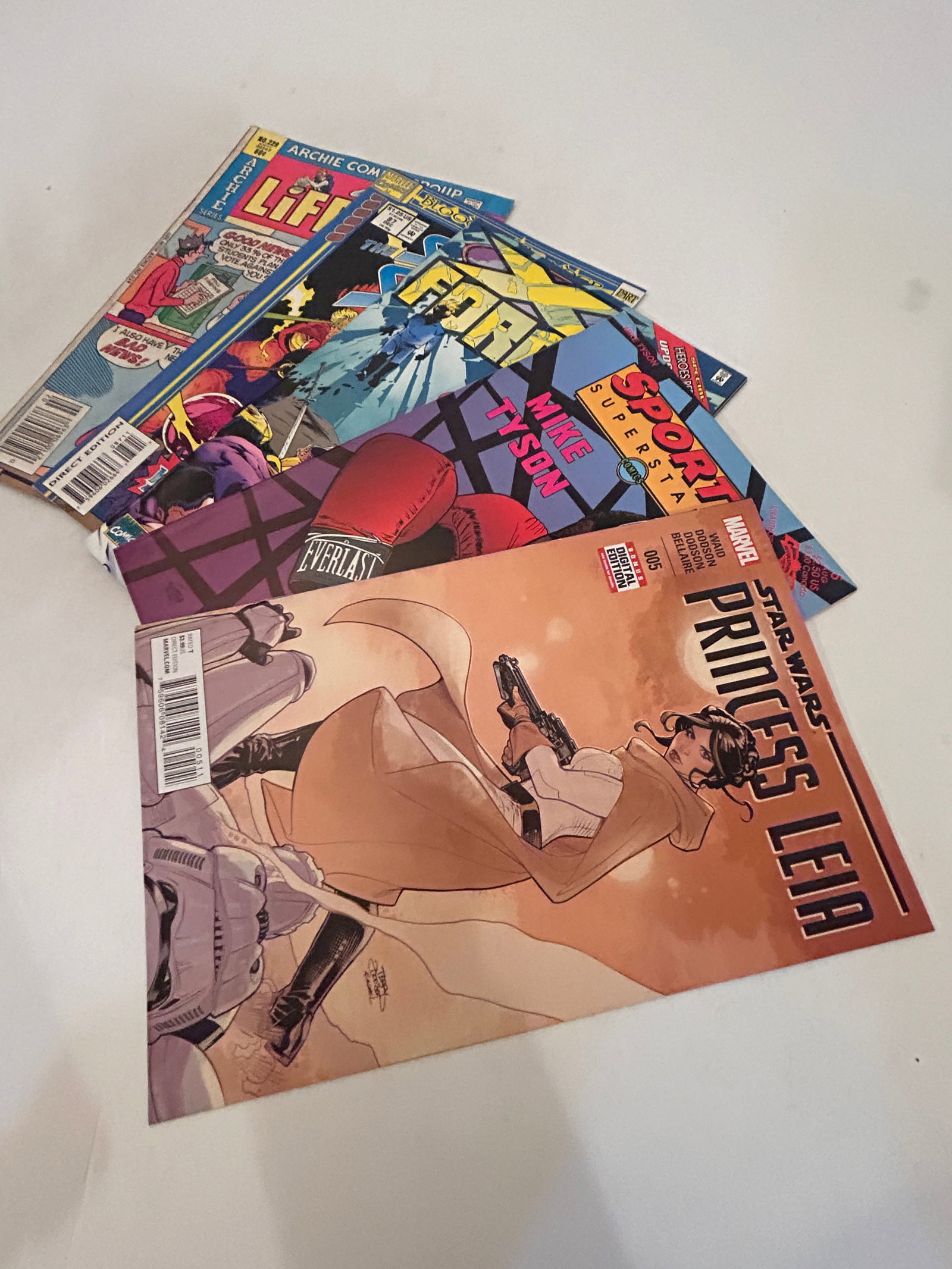 Vintage lot of 5 Comics: Vintage lot of 5 Comics Please view all photos as they are part of the description and condition of this Item, Feel free to contact me with questions or picture requests! Used Item AS IS