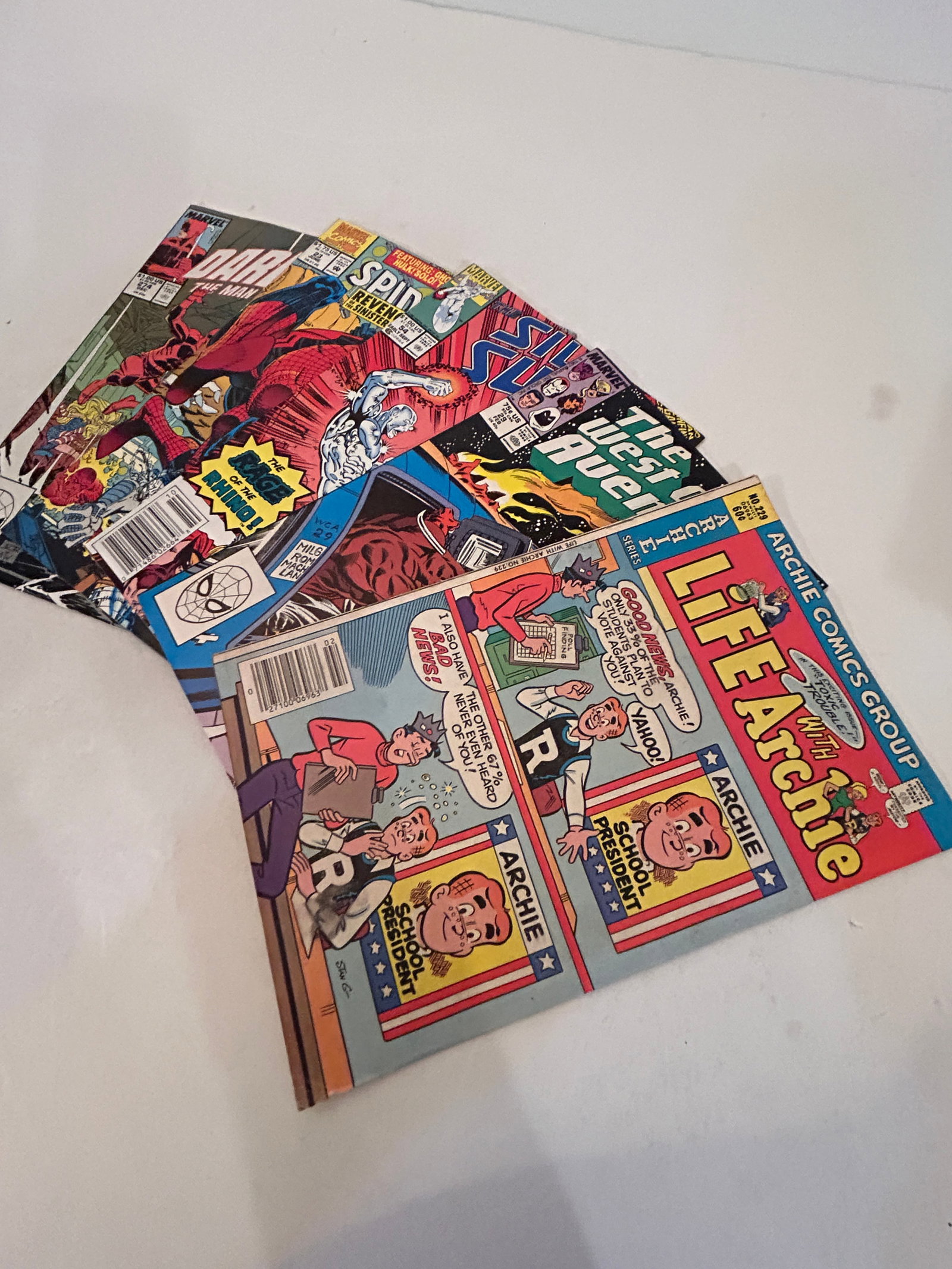 Vintage lot of 5 Comics: Vintage lot of 5 Comics Please view all photos as they are part of the description and condition of this Item, Feel free to contact me with questions or picture requests! Used Item AS IS