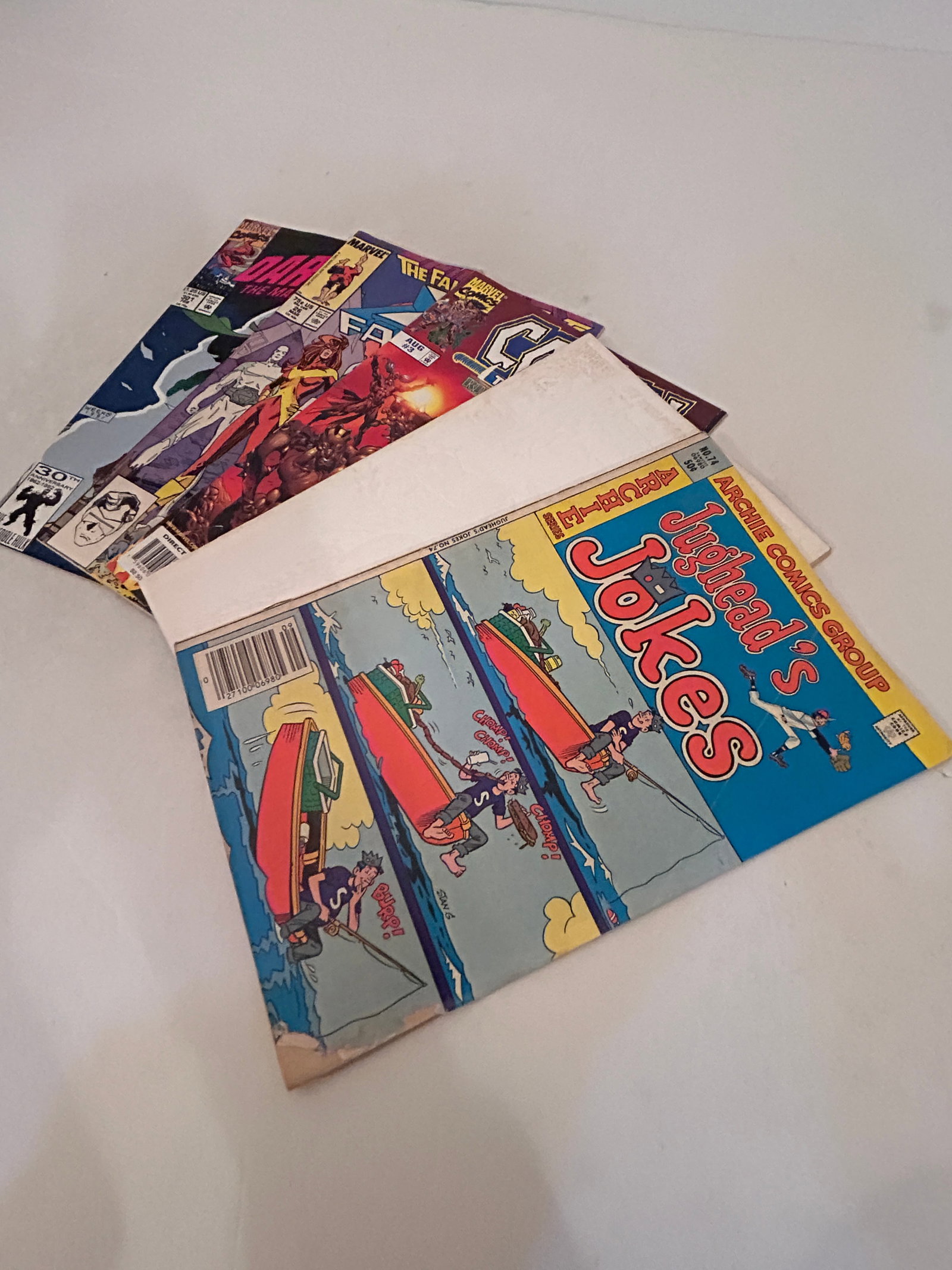 Vintage lot of 5 Comics: Vintage lot of 5 Comics Please view all photos as they are part of the description and condition of this Item, Feel free to contact me with questions or picture requests! Used Item AS IS