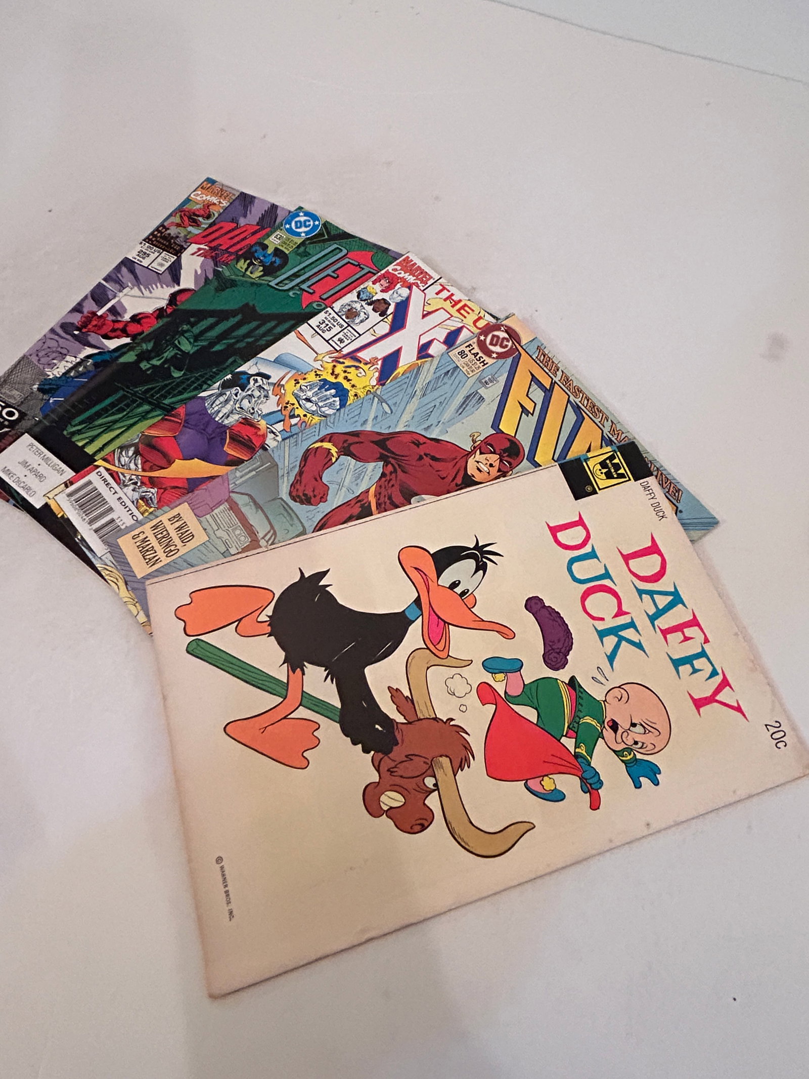 Vintage lot of 5 Comics: Vintage lot of 5 Comics Please view all photos as they are part of the description and condition of this Item, Feel free to contact me with questions or picture requests! Used Item AS IS