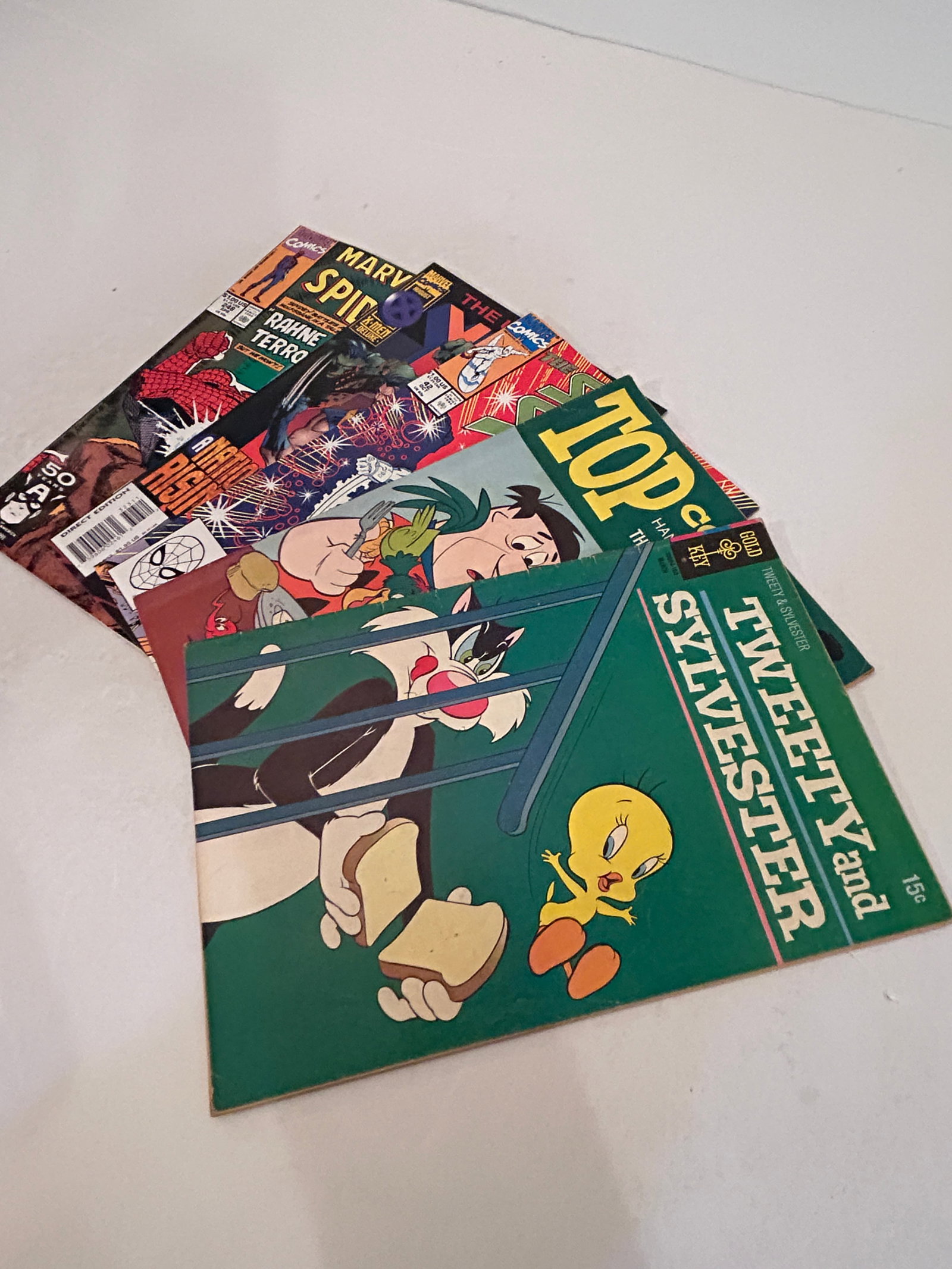 Vintage lot of 5 Comics: Vintage lot of 5 Comics Please view all photos as they are part of the description and condition of this Item, Feel free to contact me with questions or picture requests! Used Item AS IS