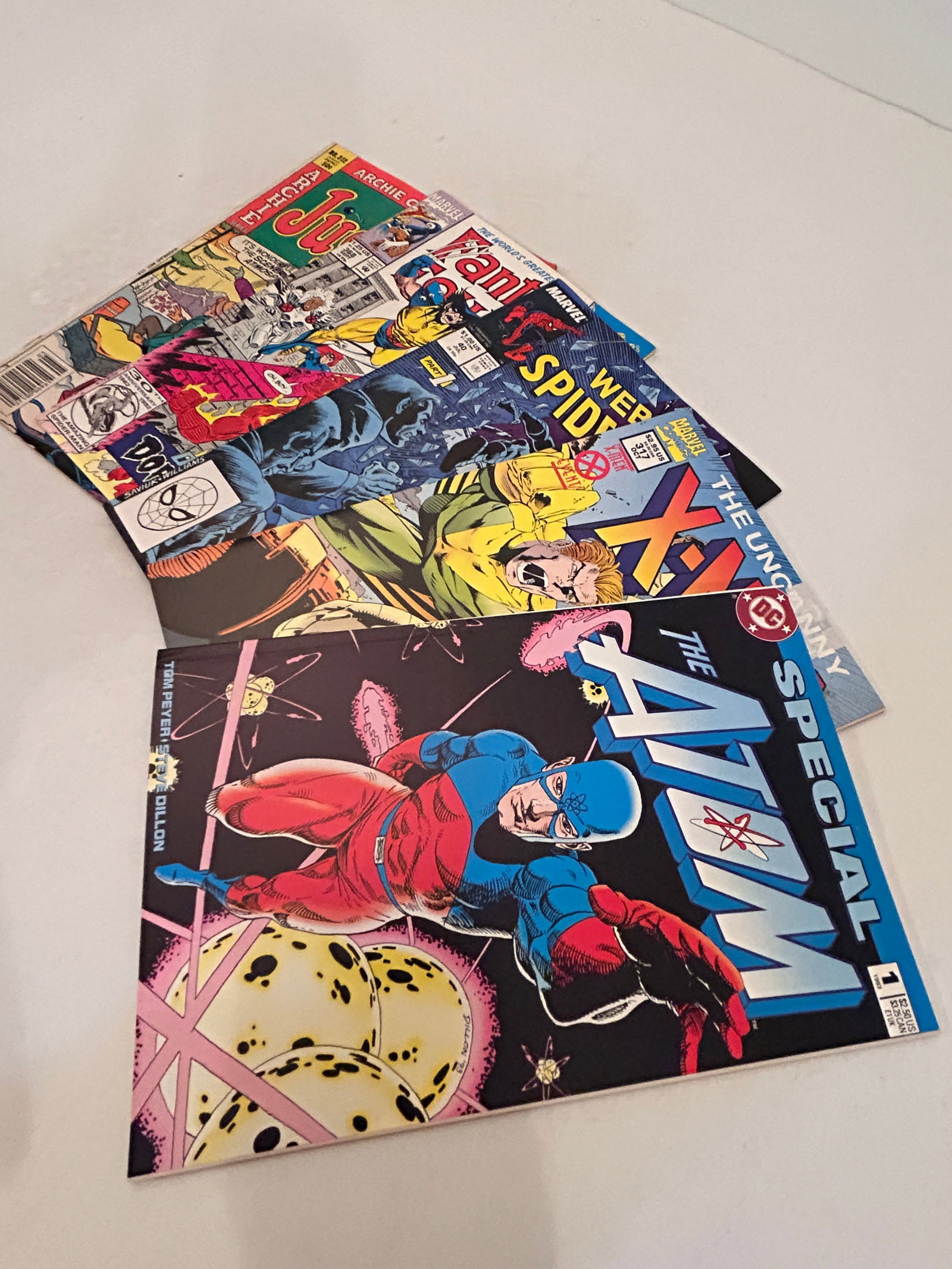 Vintage lot of 5 Comics: Vintage lot of 5 Comics Please view all photos as they are part of the description and condition of this Item, Feel free to contact me with questions or picture requests! Used Item AS IS